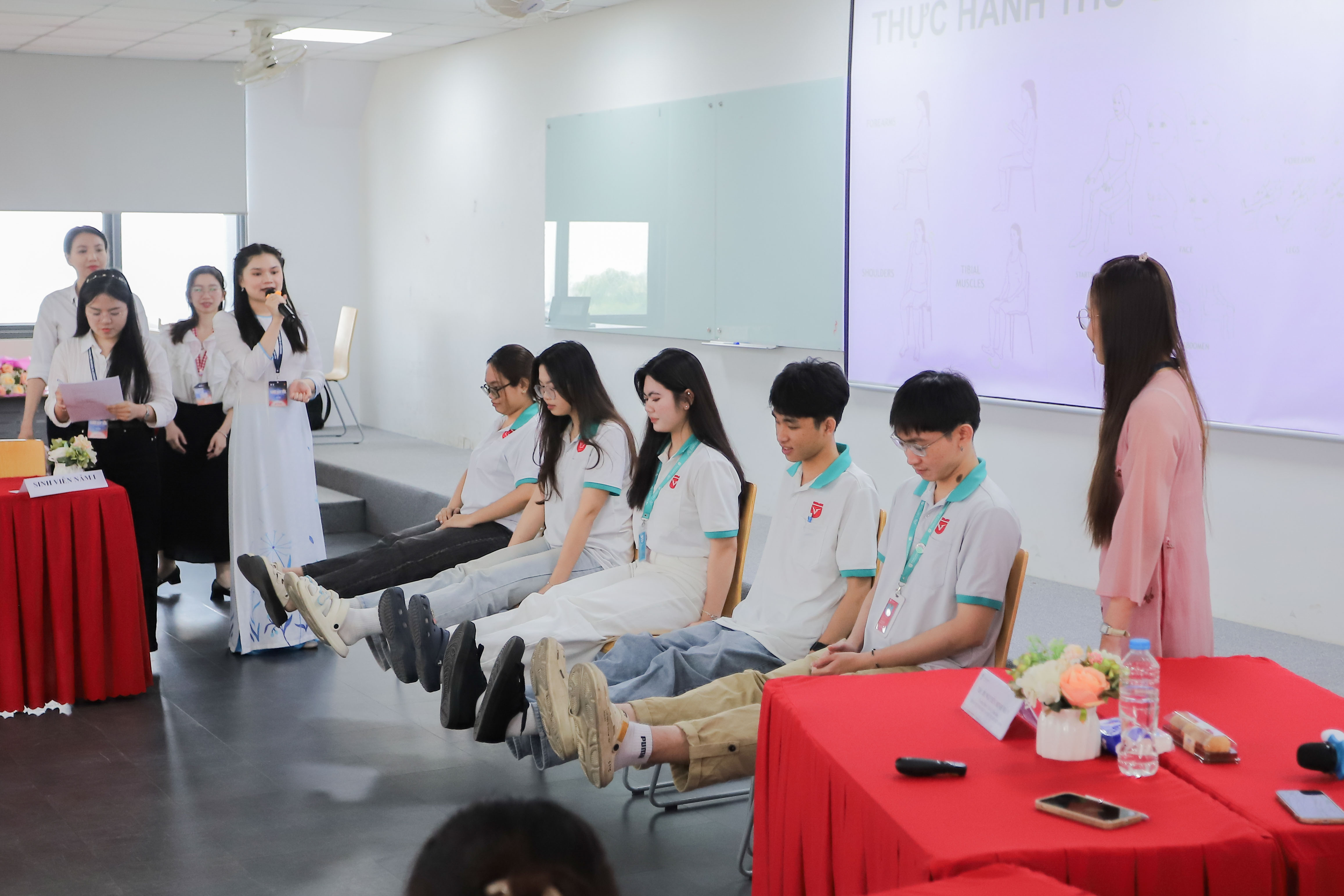 nurse-your-soul-khi-nguoi-cham-soc-cung-can-duoc-cham-soc-b.jpg