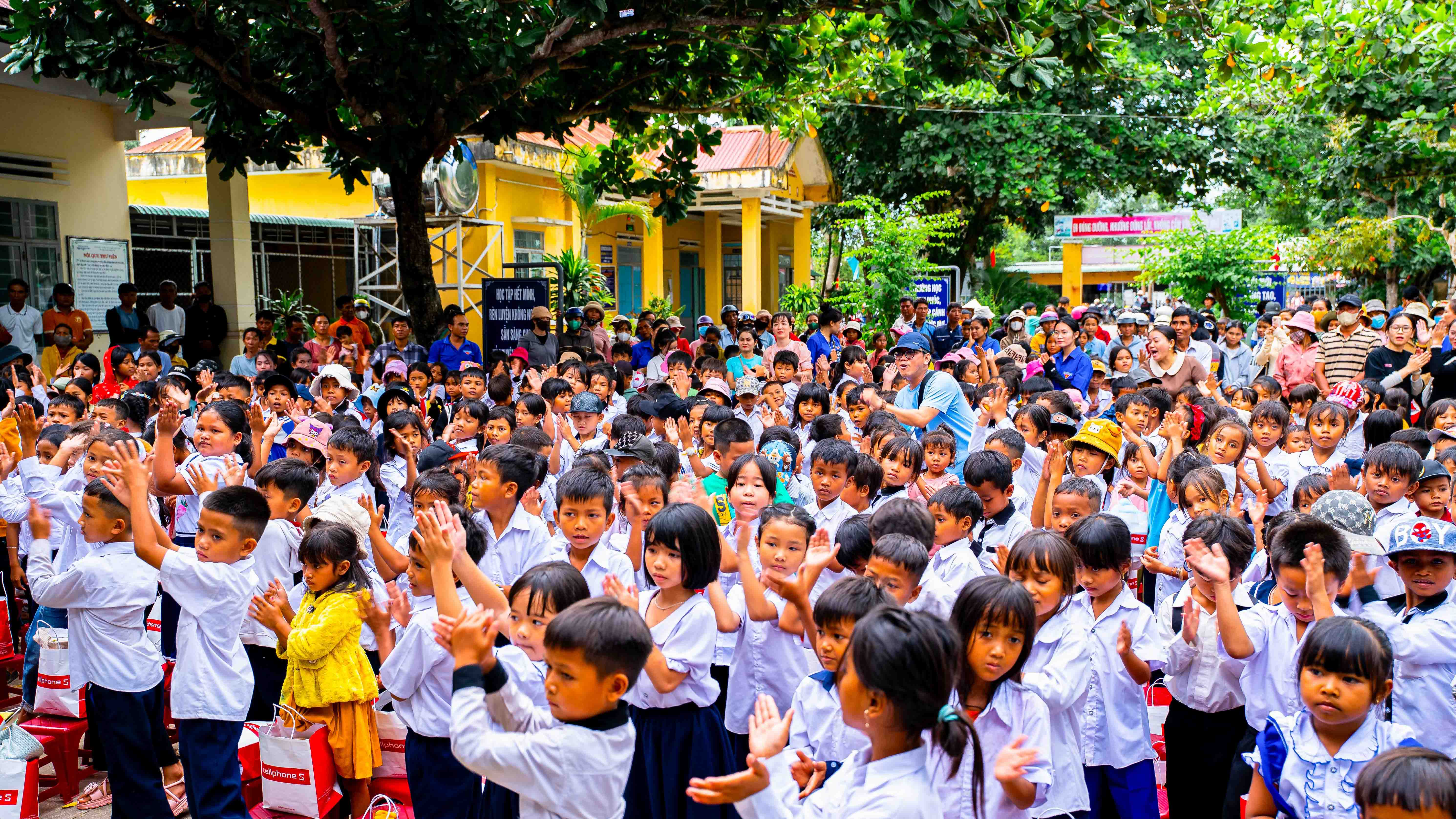 sach-ve-lang-mua-3-van-lang-tiep-noi-hanh-trinh-gieo-tri-thuc-va-lan-toa-gia-tri-h.jpg
