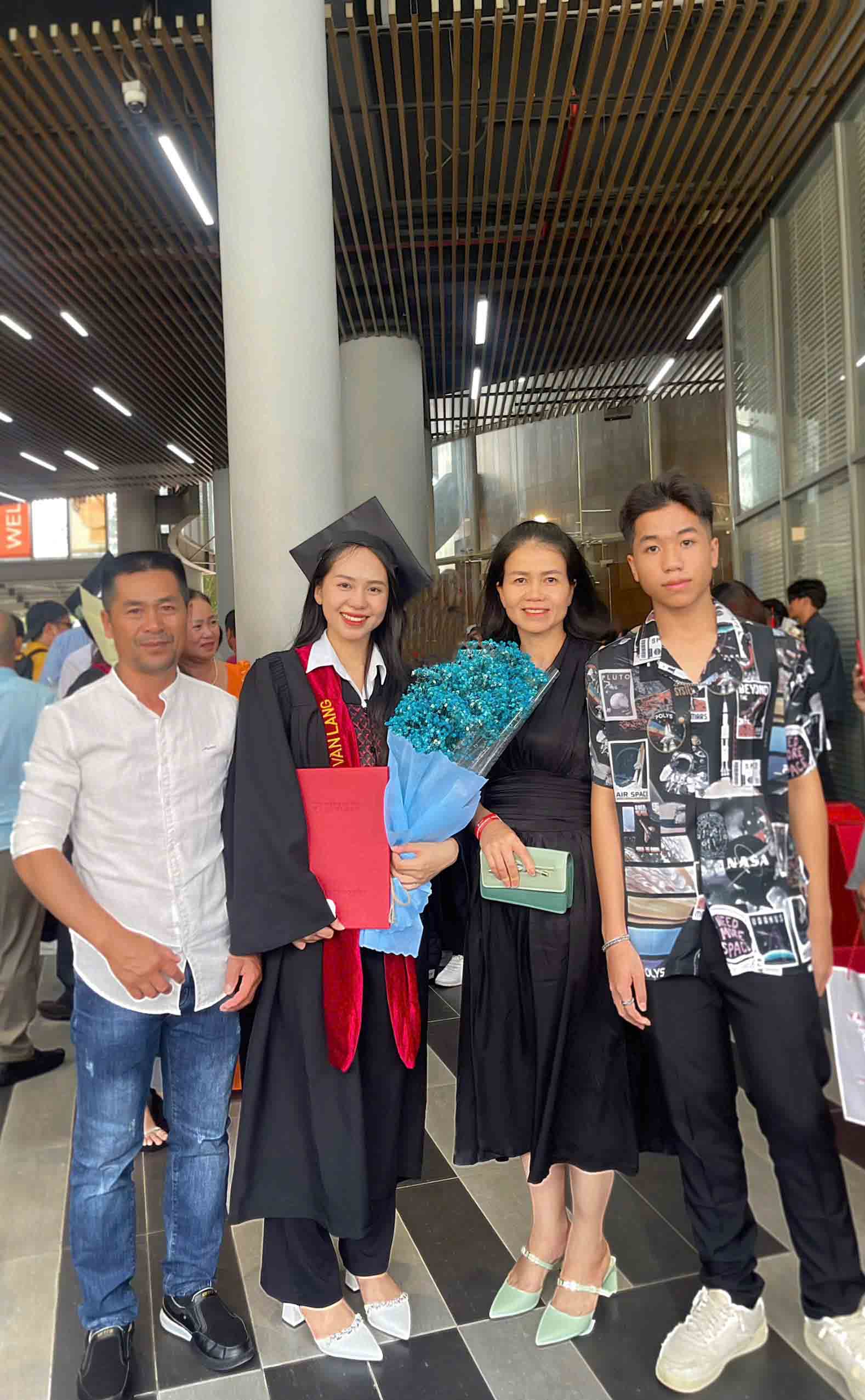 sai-canh-chim-lac-hieu-nguoi-de-hieu-minh-and-hanh-trinh-tim-thay-su-menh-tu-khat-khao-thau-hieu-con-nguoi-cua-cuu-sinh-vien-khoa-25-tam-ly-hoc-b.jpg