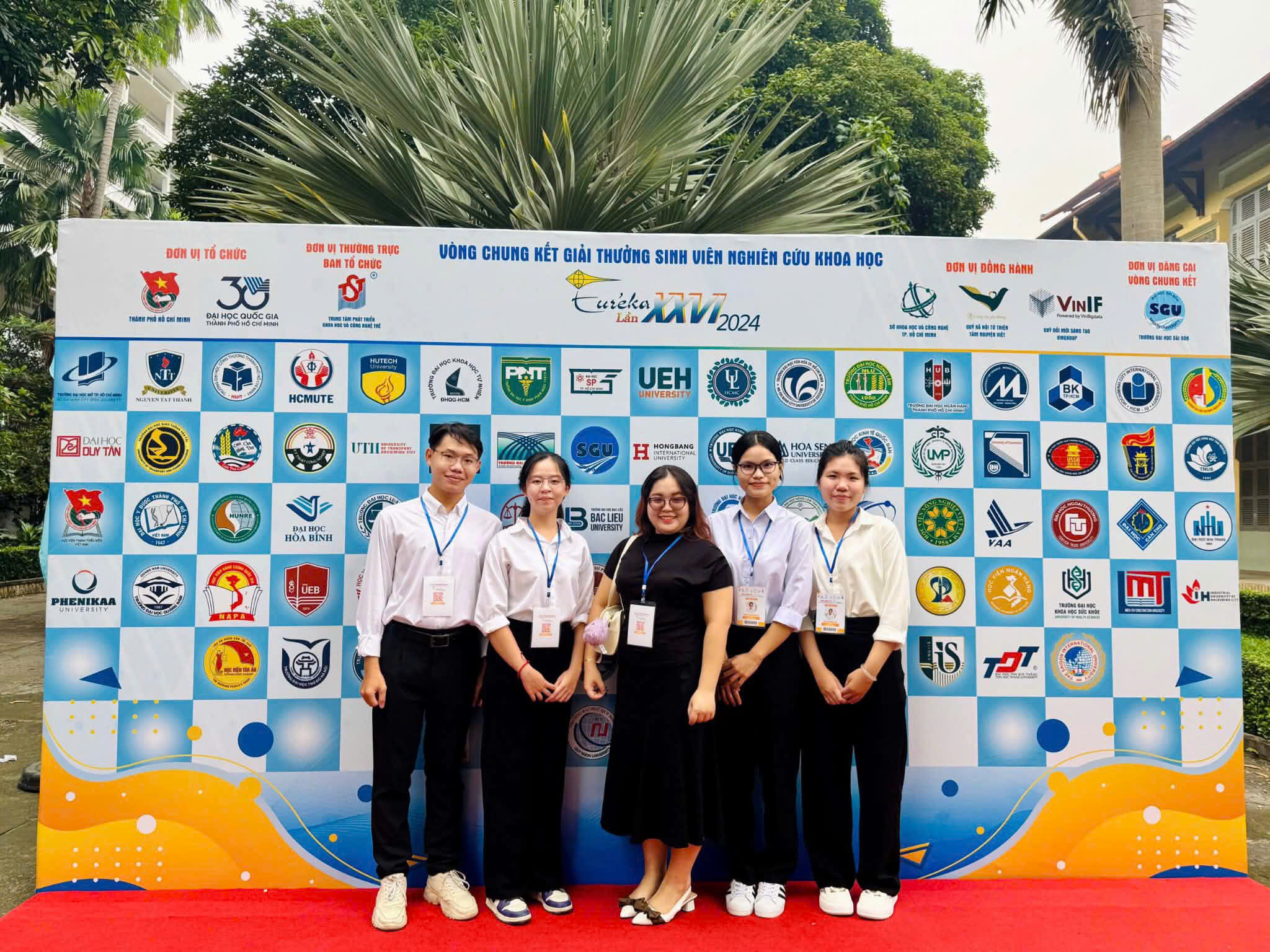 sai-canh-chim-lac:-khat-khao-tim-kiem-giai-phap-sinh-hoc-thay-the-khang-sinh-den-dau-an-tai-dau-truong-hoc-thuat-eureka-2024-b.jpg