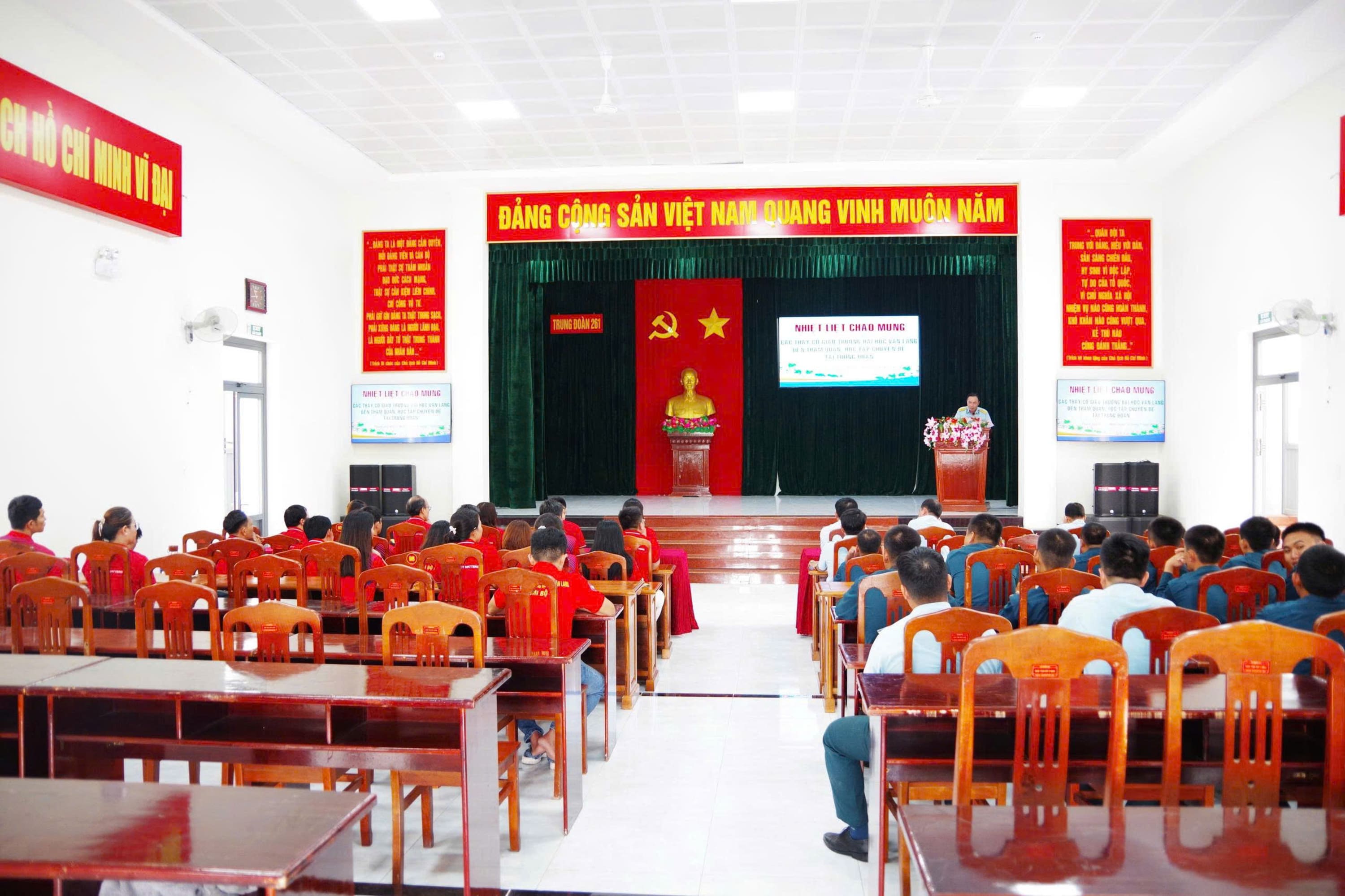 sinh-hoat-chuyen-de-chi-bo-8-tu-hao-que-huong-toi-a.jpg