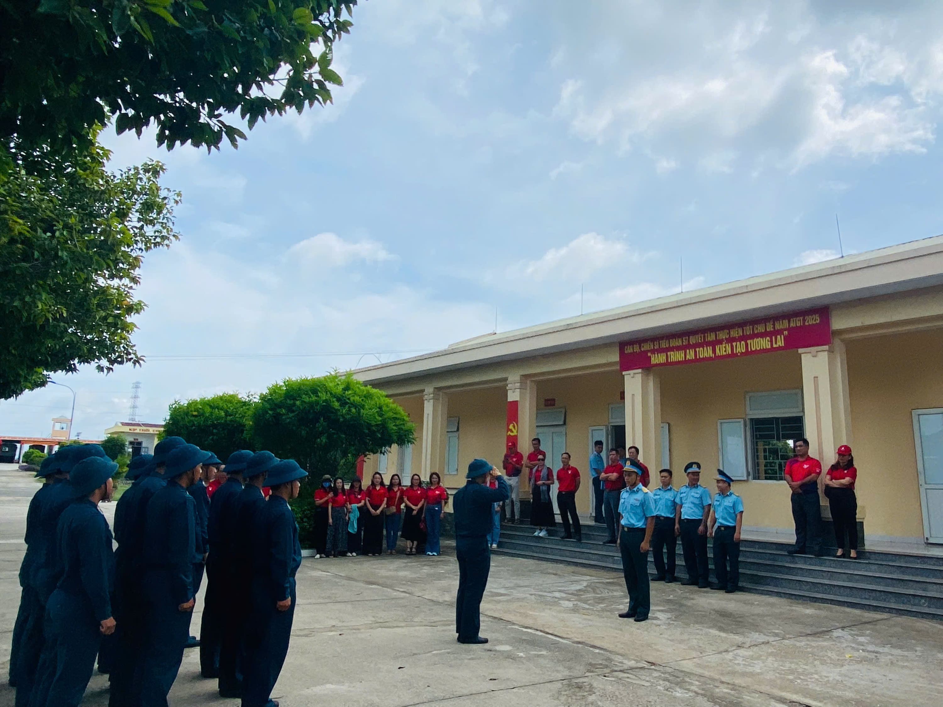 sinh-hoat-chuyen-de-chi-bo-8-tu-hao-que-huong-toi-c.jpg