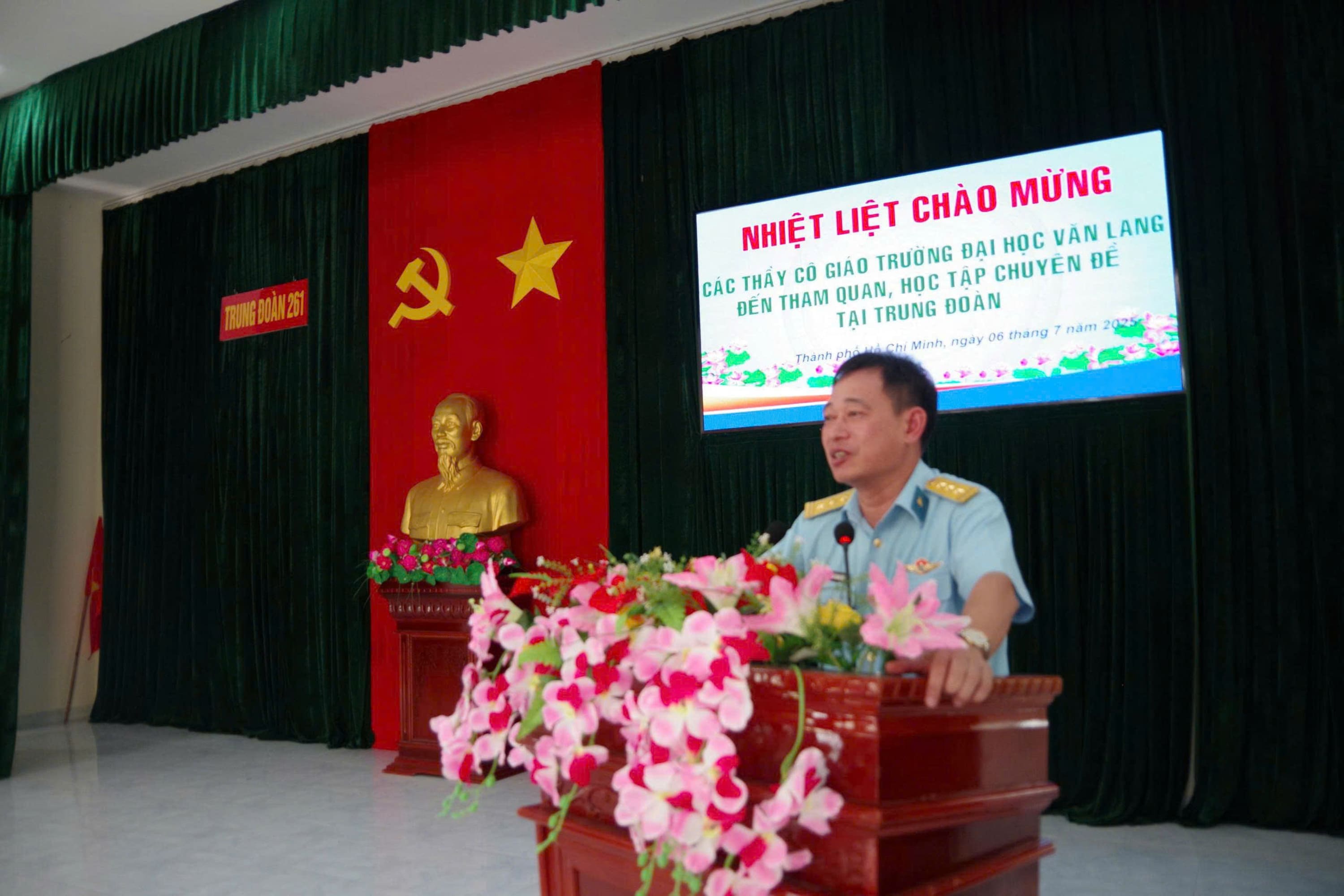sinh-hoat-chuyen-de-chi-bo-8-tu-hao-que-huong-toi-e.jpg