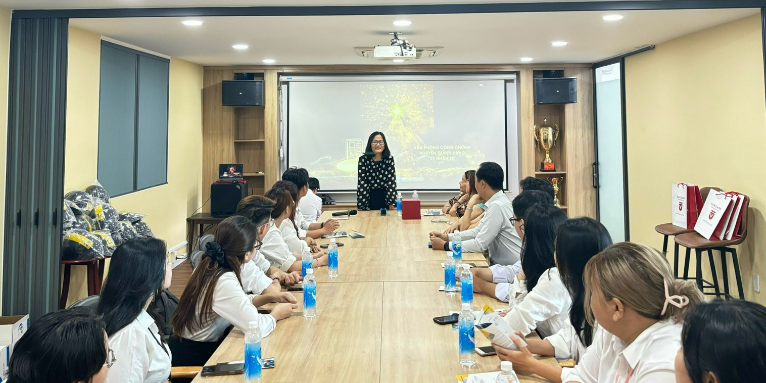 vlu-sinh-vien-khoa-luat-truong-dai-hoc-van-lang-tham-quan-thuc-te-tai-he-thong-luat-thinh-tri-b.jpg