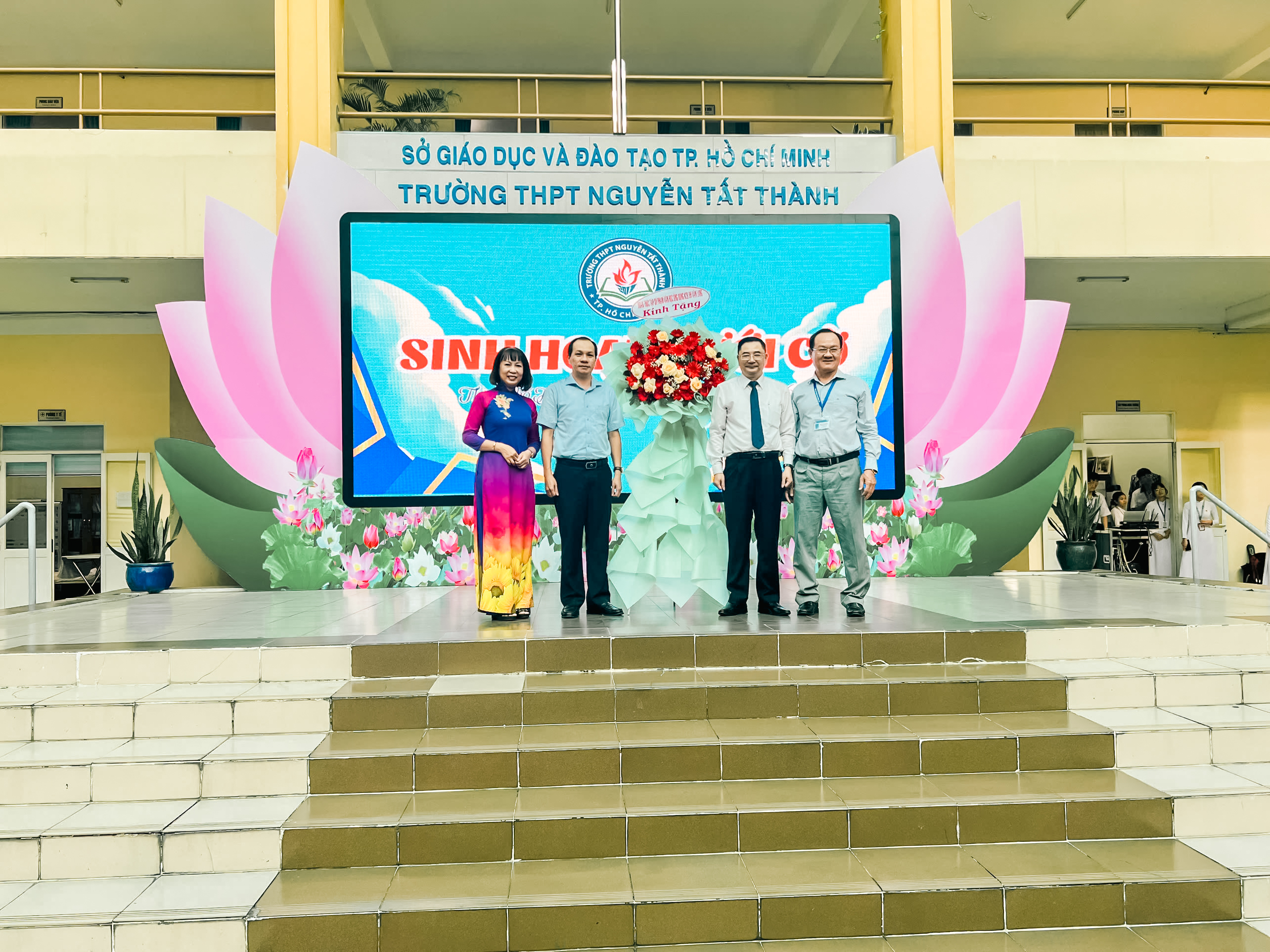 sinh-vien-van-hoc-ung-dung-van-lang-thuc-tap-giang-day-tai-truong-pho-thong,-san-sang-hanh-trang-tro-thanh-nha-giao-tuong-lai-a.jpg