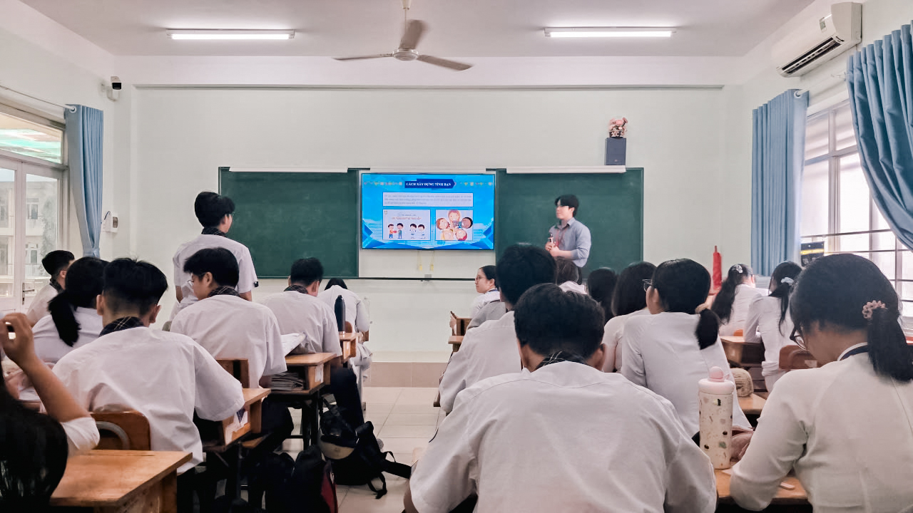 sinh-vien-van-hoc-ung-dung-van-lang-thuc-tap-giang-day-tai-truong-pho-thong,-san-sang-hanh-trang-tro-thanh-nha-giao-tuong-lai-c.jpg