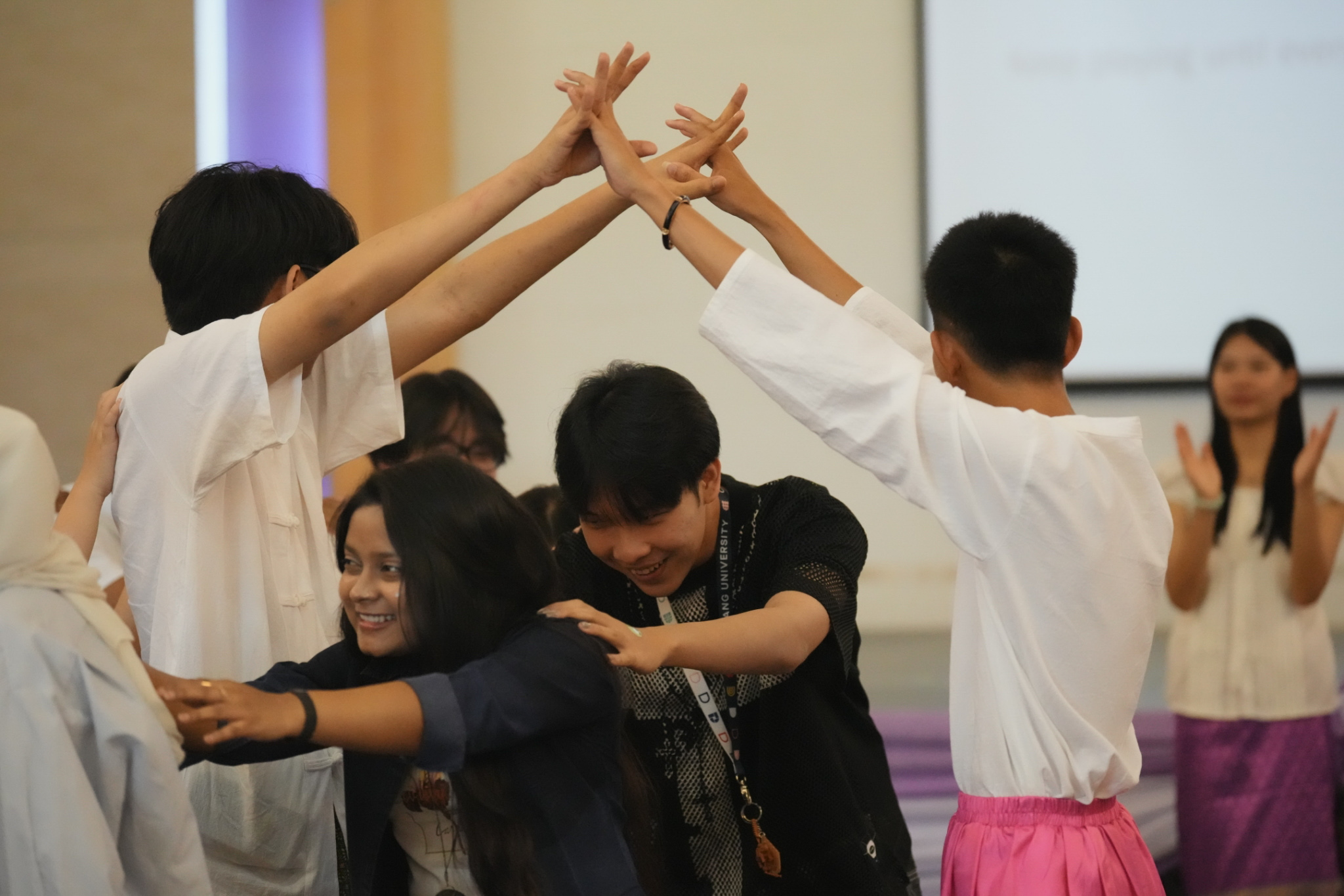 sinh-vien-van-lang-tham-gia-international-youth-camp-2025-tai-thai-lan-hoi-nhap-truyen-cam-hung-va-lan-toa-gia-tri-viet-f.jpg
