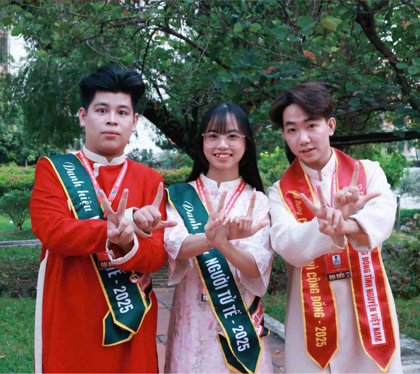 sinh-vien-van-lang-vinh-du-dat-danh-hieu-tai-giai-thuong-cong-hien-vi-cong-dong-2025-a.jpg