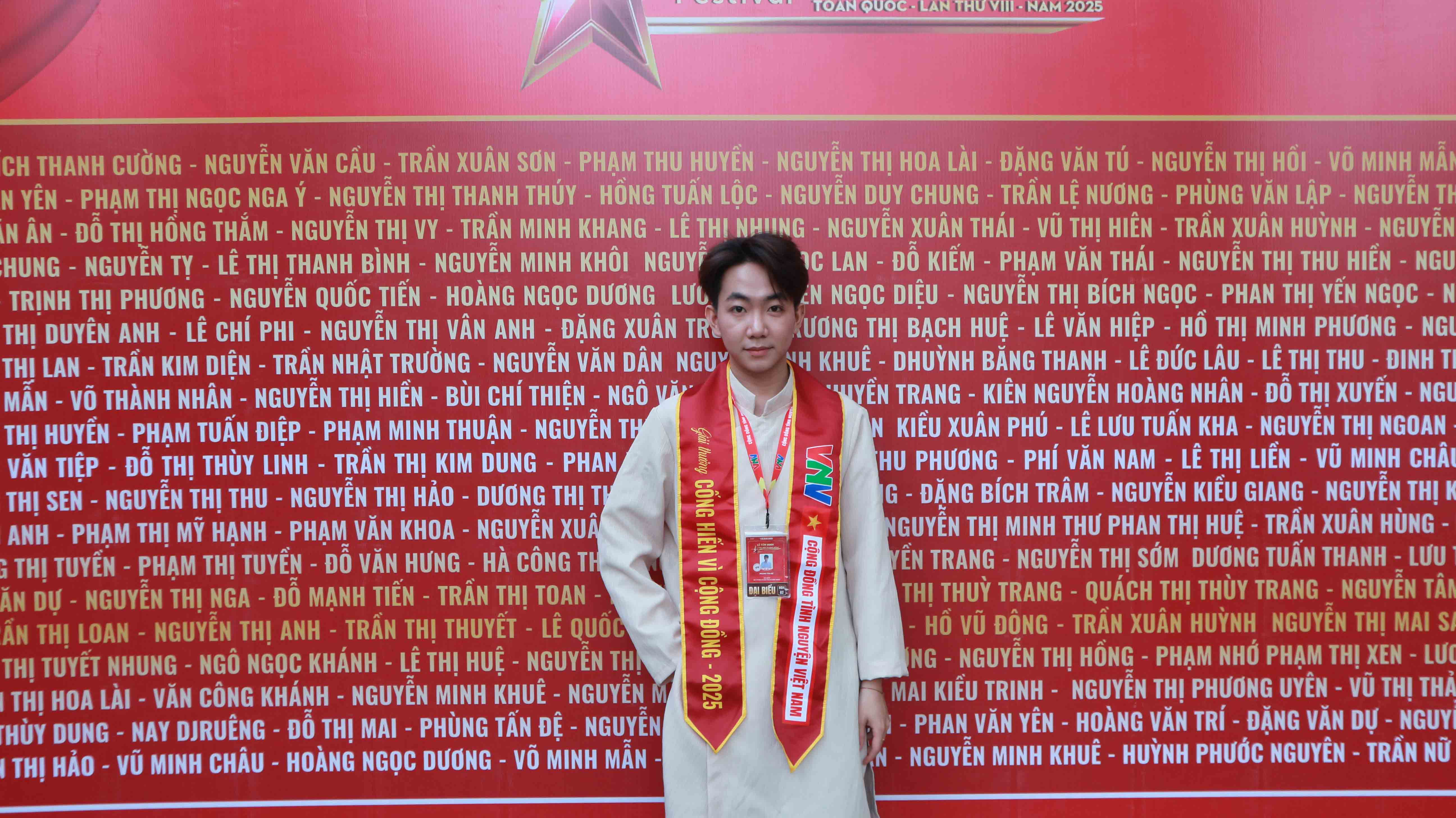sinh-vien-van-lang-vinh-du-dat-danh-hieu-tai-giai-thuong-cong-hien-vi-cong-dong-2025-b.jpg