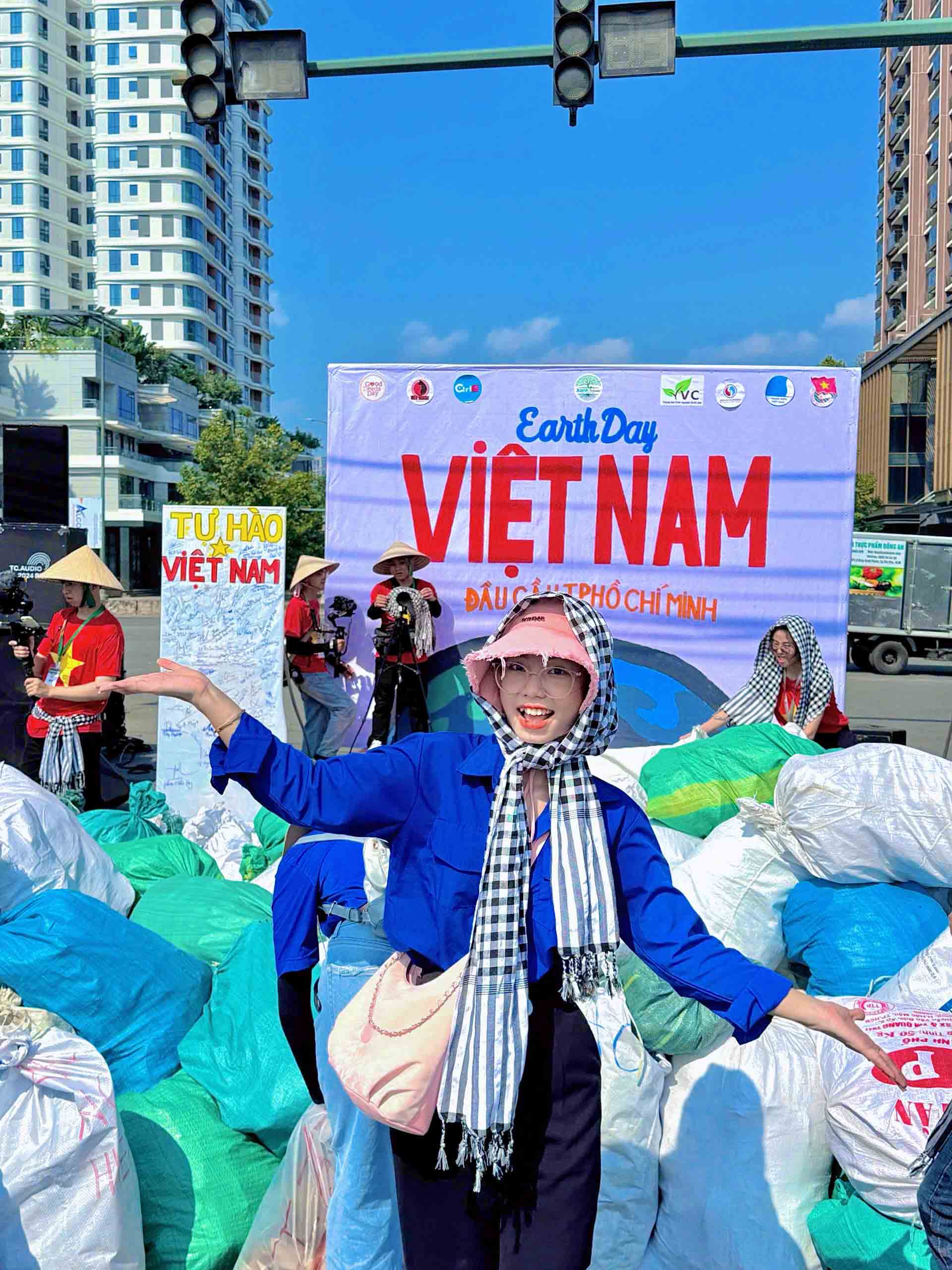 sinh-vien-van-lang-vinh-du-dat-danh-hieu-tai-giai-thuong-cong-hien-vi-cong-dong-2025-h.jpg