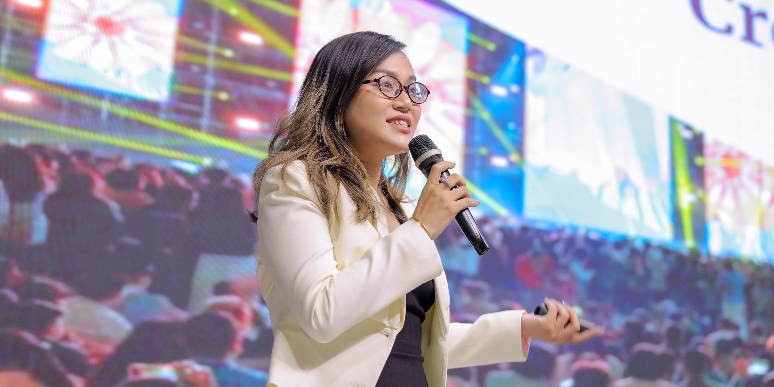 talkshow-dot-pha-tu-duy-sang-tao-khac-biet-trong-event-b.jpg