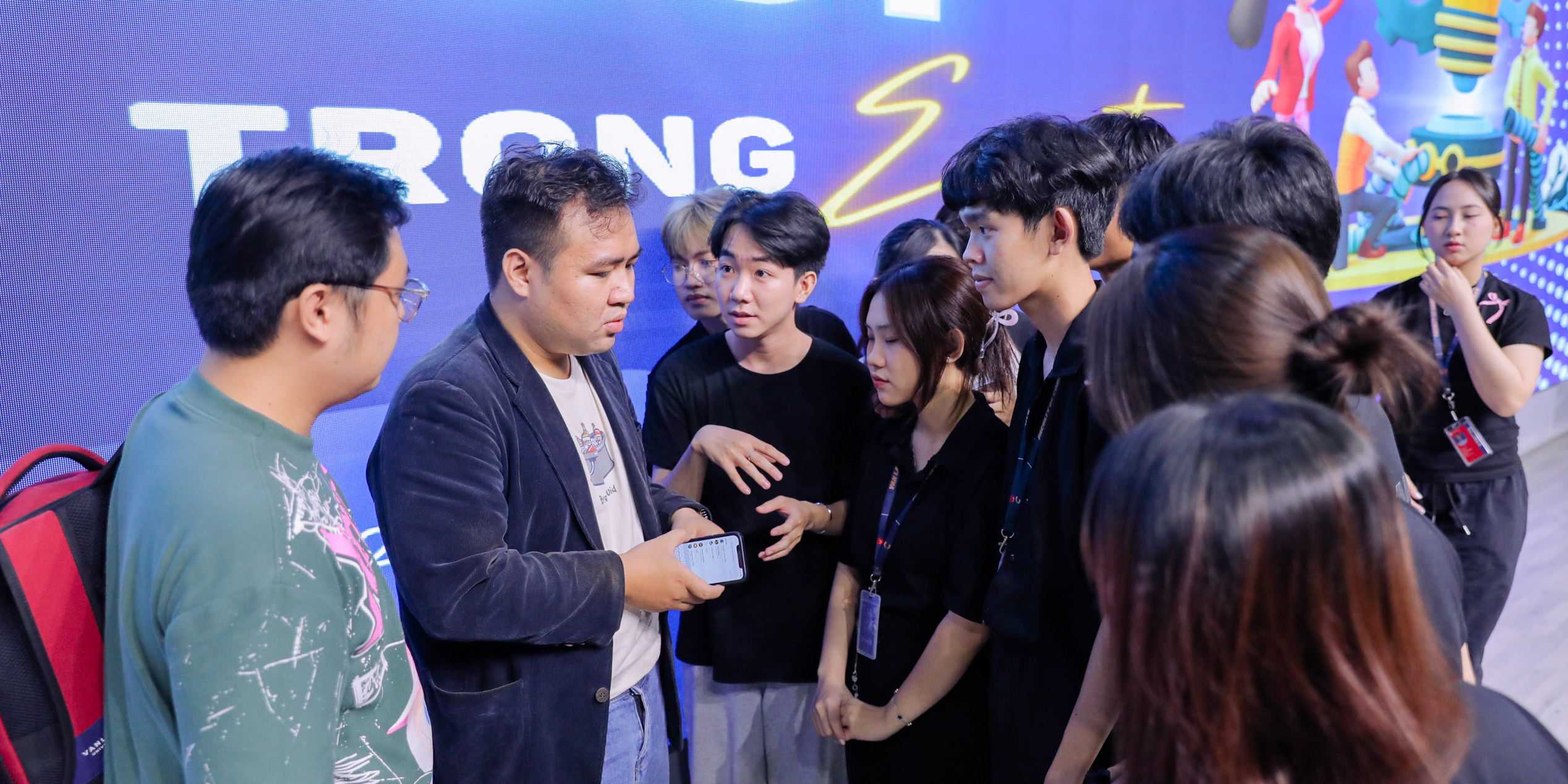 talkshow-dot-pha-tu-duy-sang-tao-khac-biet-trong-event-d.jpg