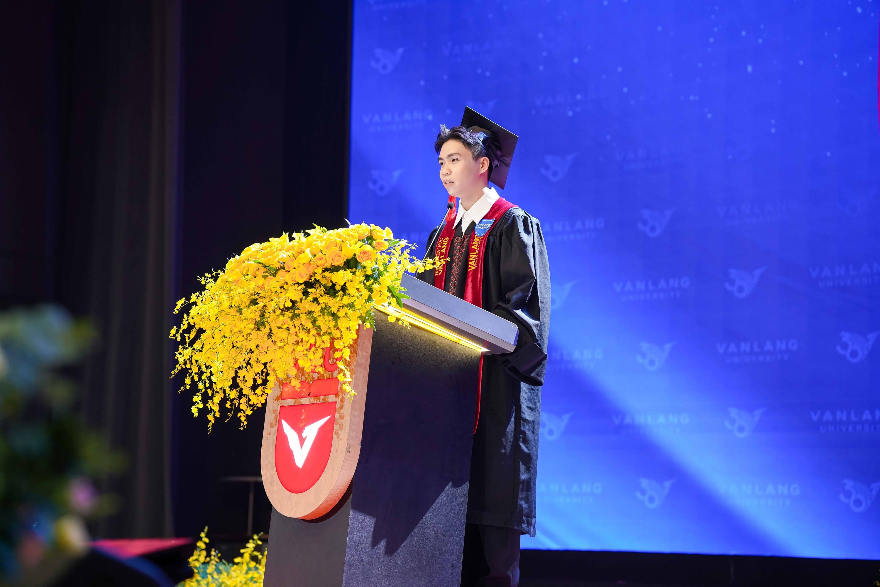 thu-khoa-ngo-hoang-dung-phai-luon-tin-vao-ban-than-va-giu-vung-nghi-luc-b.jpg