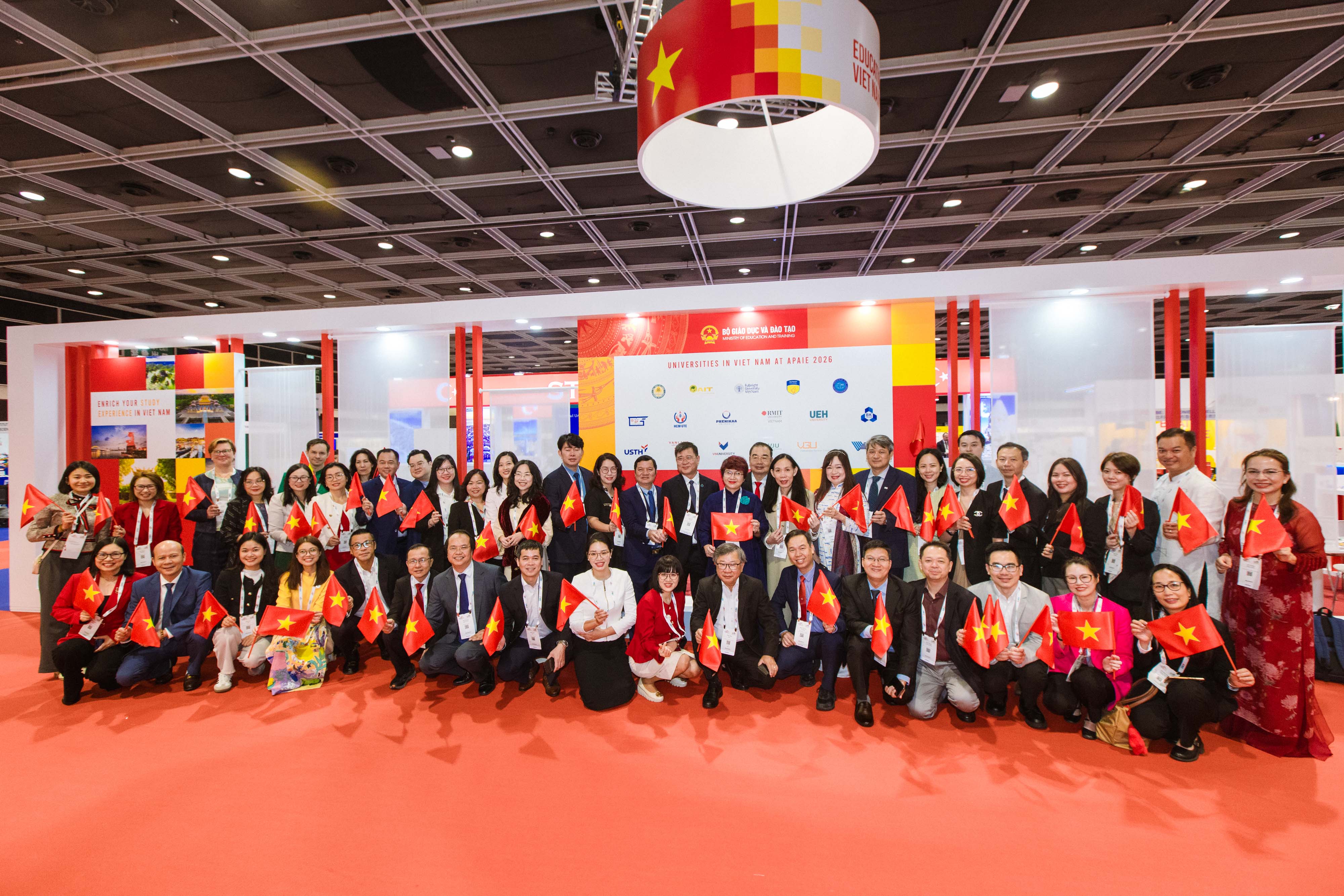 truong-dai-hoc-van-lang-chia-se-chien-luoc-quoc-te-hoa-toan-dien-tai-apaie-2026-a.jpg