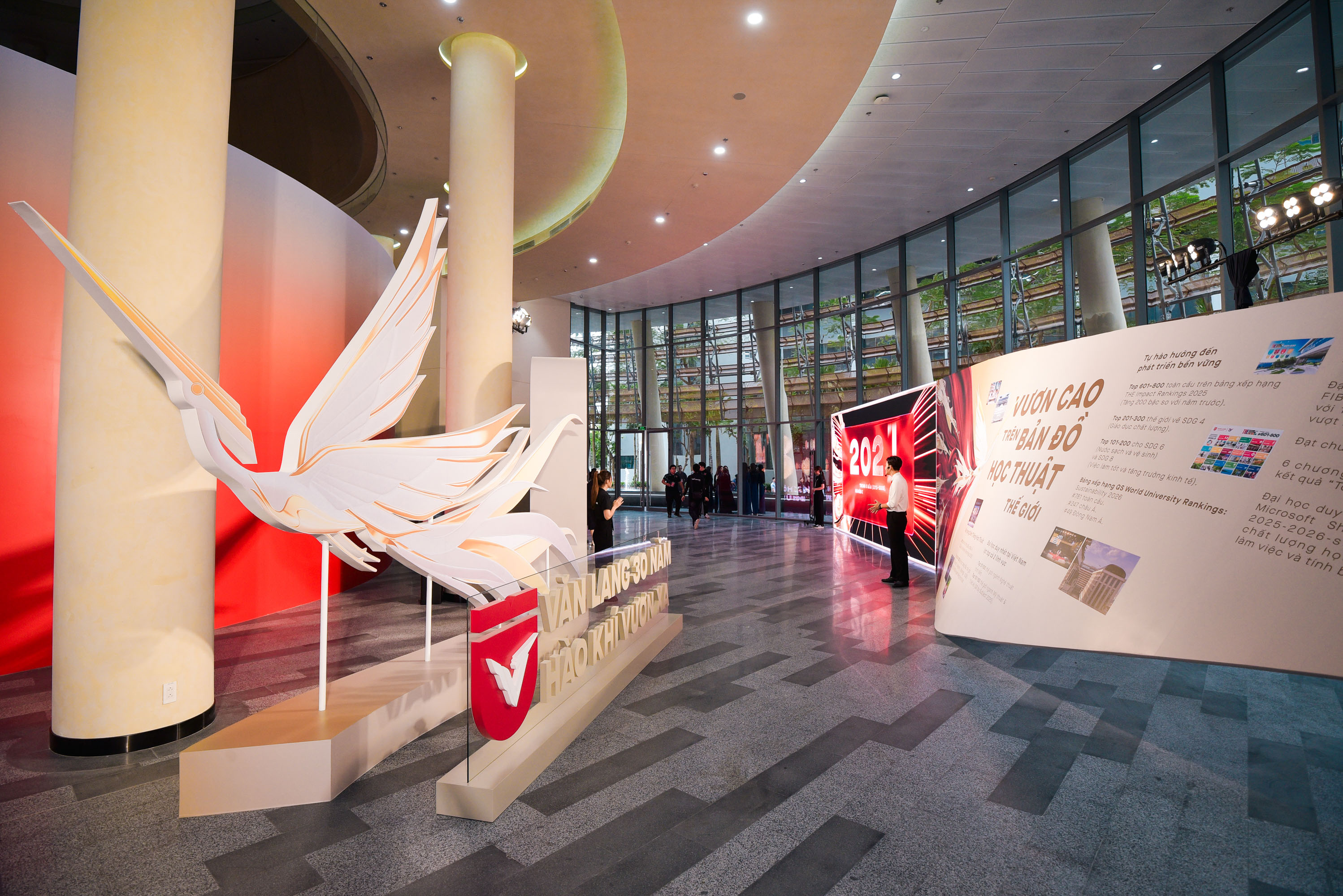 truong-dai-hoc-van-lang-khanh-thanh-trung-tam-kien-tao-doi-moi-va-tac-dong-c.jpg