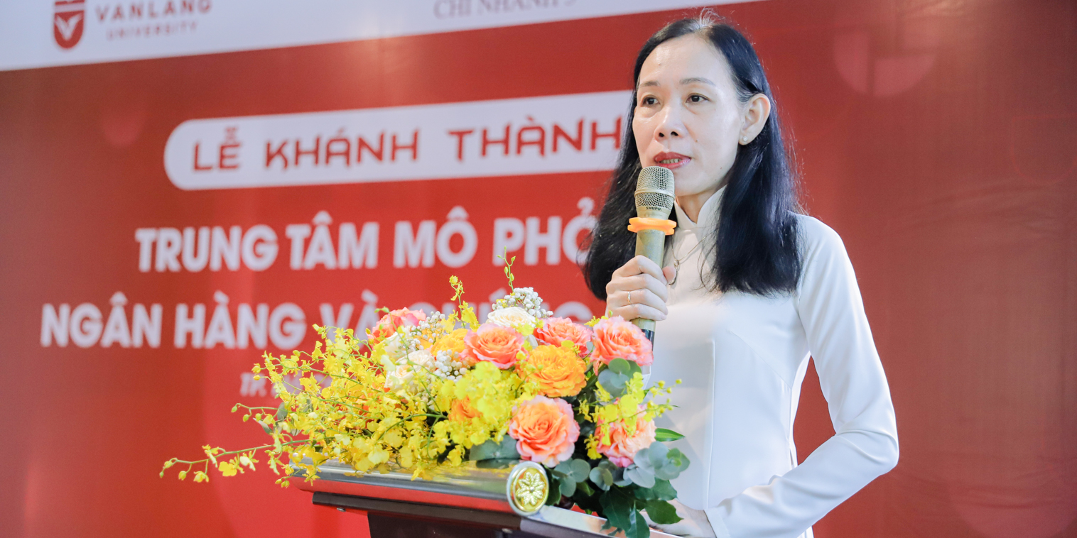 truong-dai-hoc-van-lang-khanh-thanh-trung-tam-mo-phong-ngan-hang-chung-khoan-hub-b.jpg