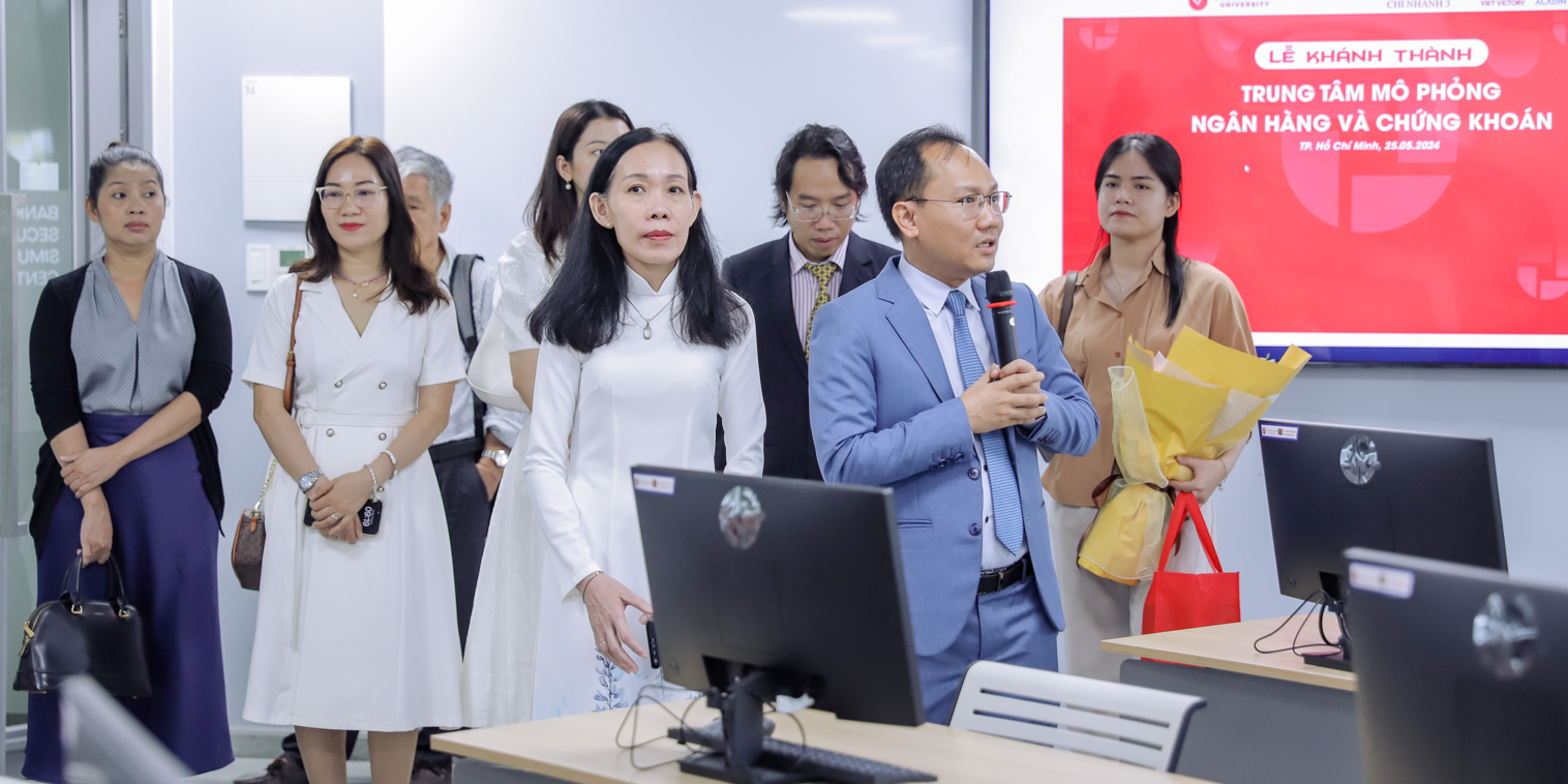 truong-dai-hoc-van-lang-khanh-thanh-trung-tam-mo-phong-ngan-hang-chung-khoan-hub-c.jpg