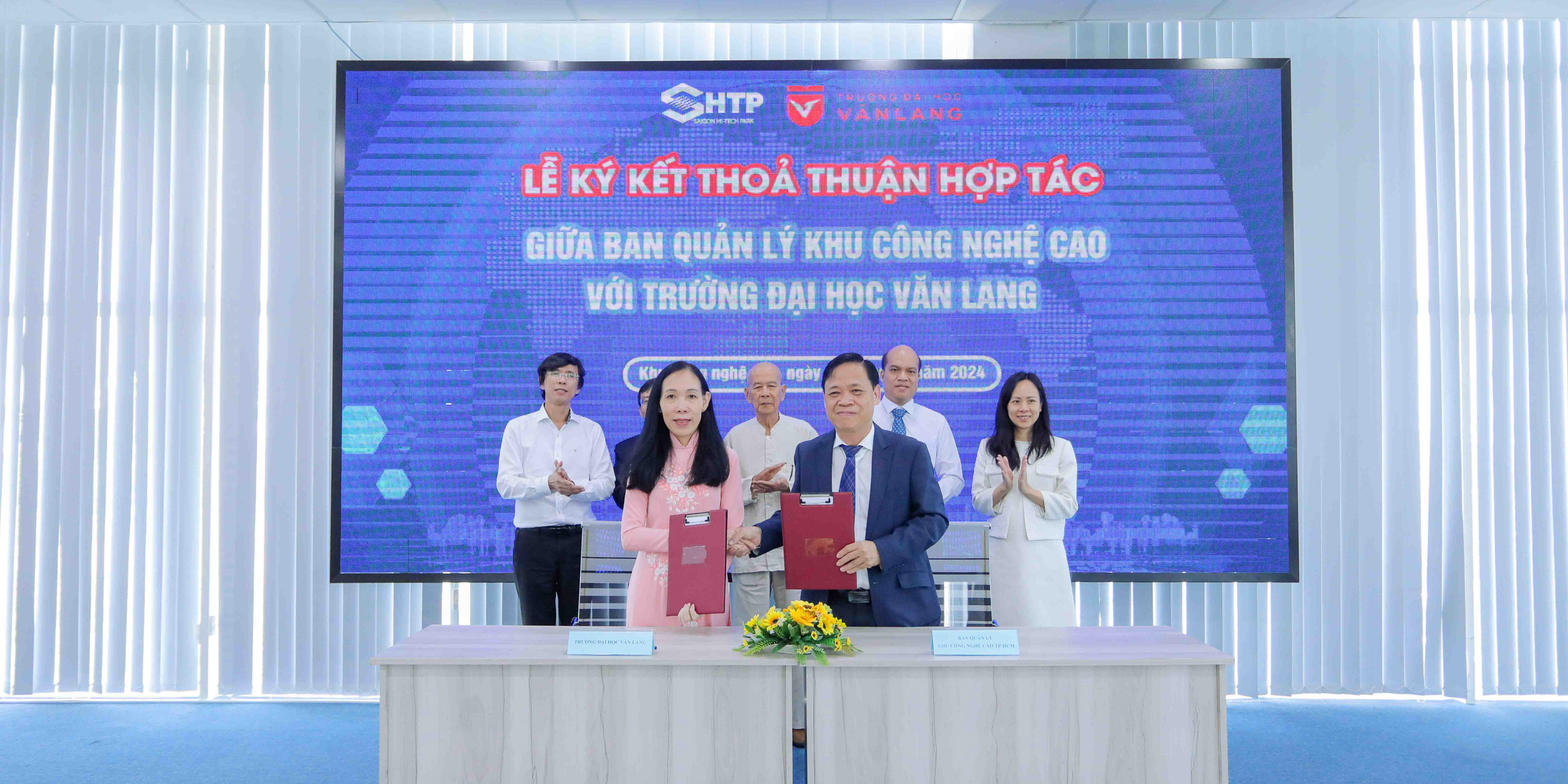 truong-dai-hoc-van-lang-ky-hop-tac-chien-luoc-voi-khu-cong-nghe-cao-tphcm-a.jpg