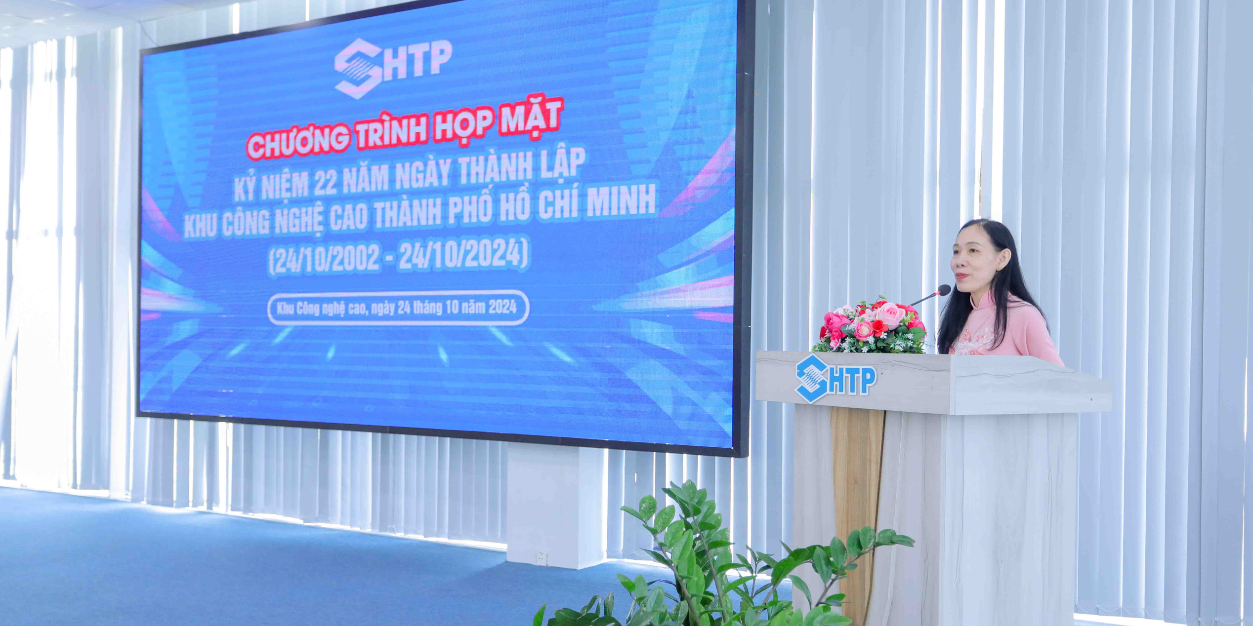 truong-dai-hoc-van-lang-ky-hop-tac-chien-luoc-voi-khu-cong-nghe-cao-tphcm-b.jpg
