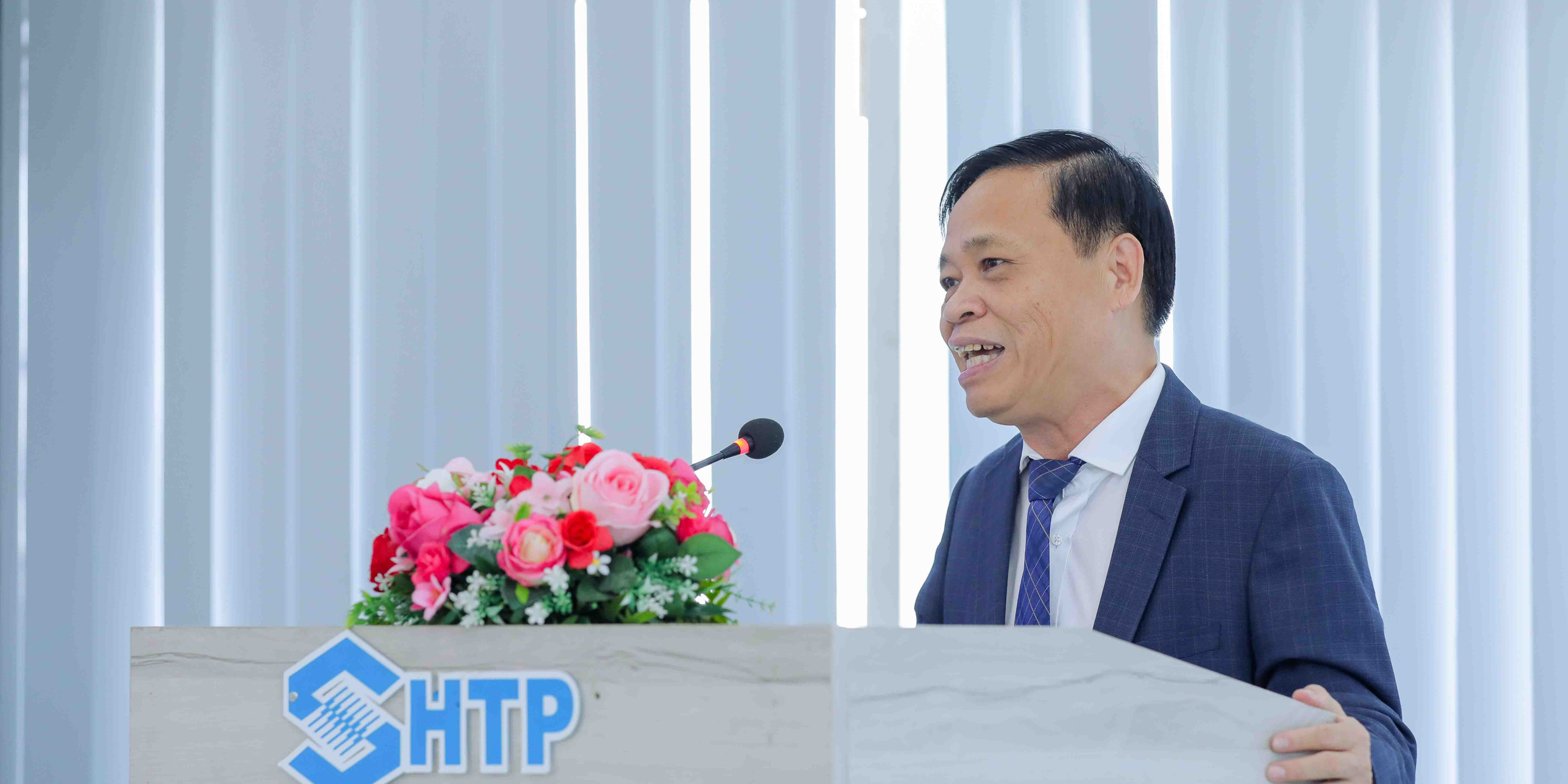 truong-dai-hoc-van-lang-ky-hop-tac-chien-luoc-voi-khu-cong-nghe-cao-tphcm-c.jpg