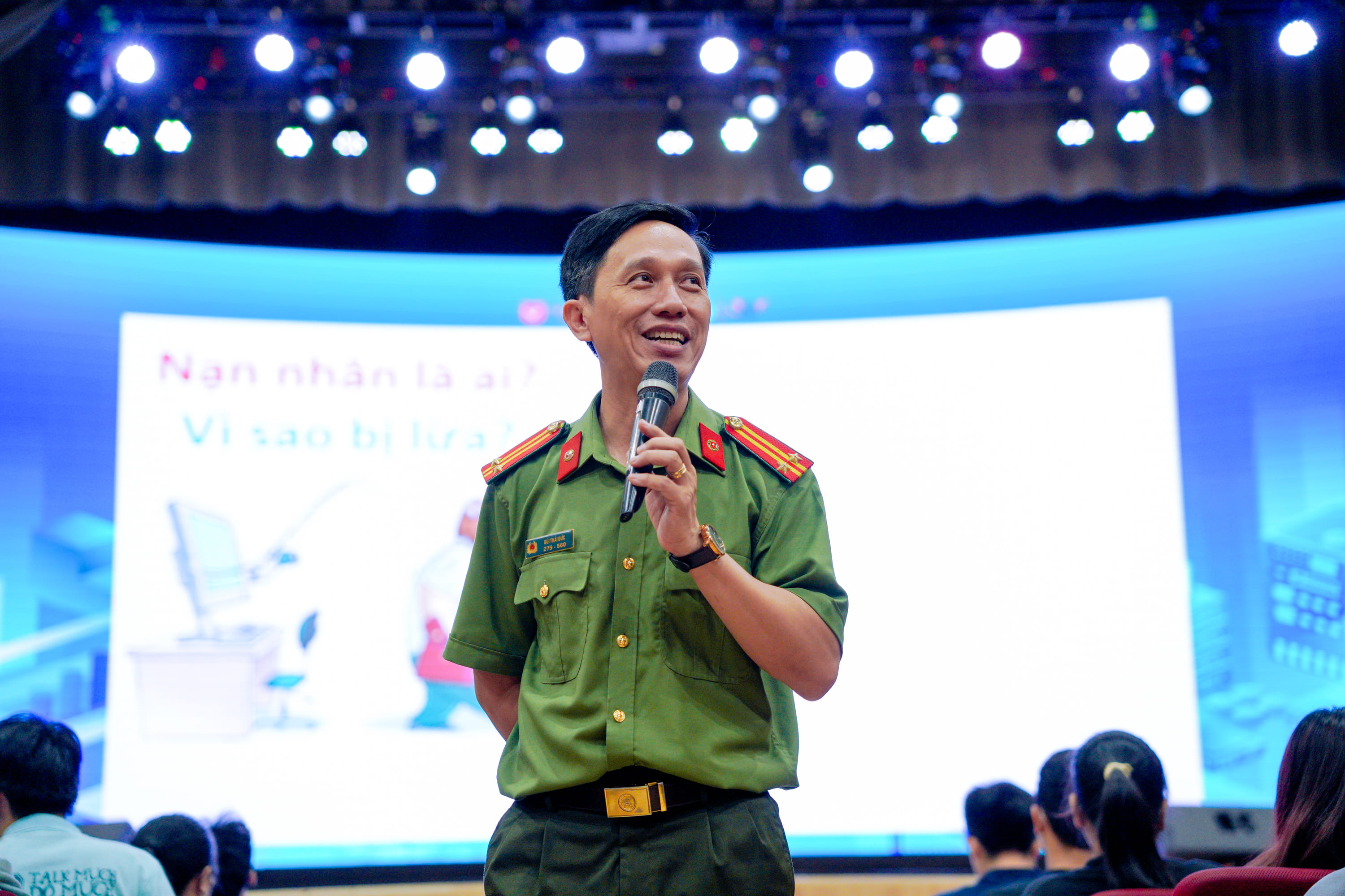 truong-dai-hoc-van-lang-nang-cao-nhan-thuc-an-ninh-mang-cho-sinh-vien-trong-ky-nguyen-so-b.jpg