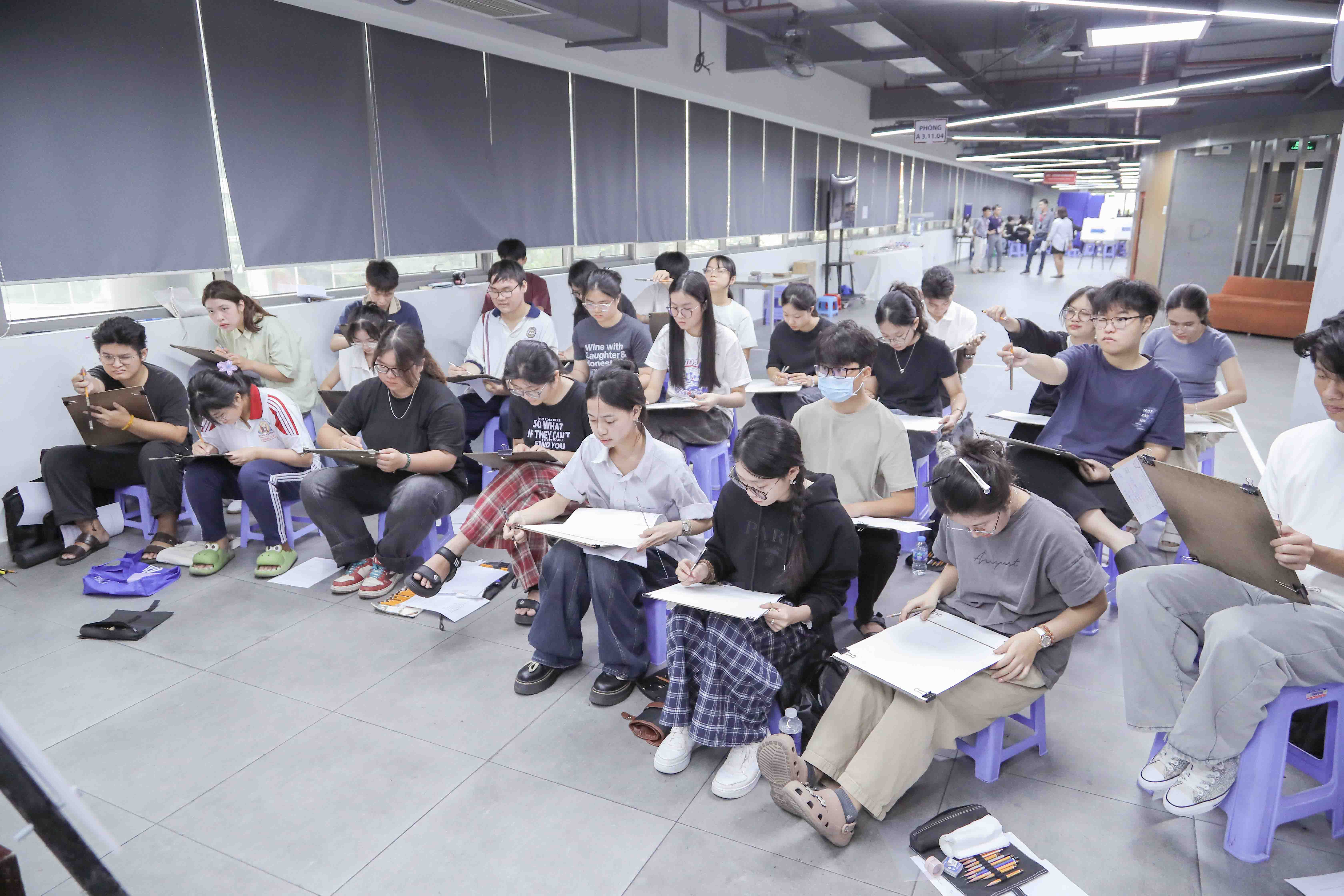 truong-dai-hoc-van-lang-nhan-ho-so-du-thi-nang-khieu-tu-ngay-10320260079-ảnh resize-2.jpg