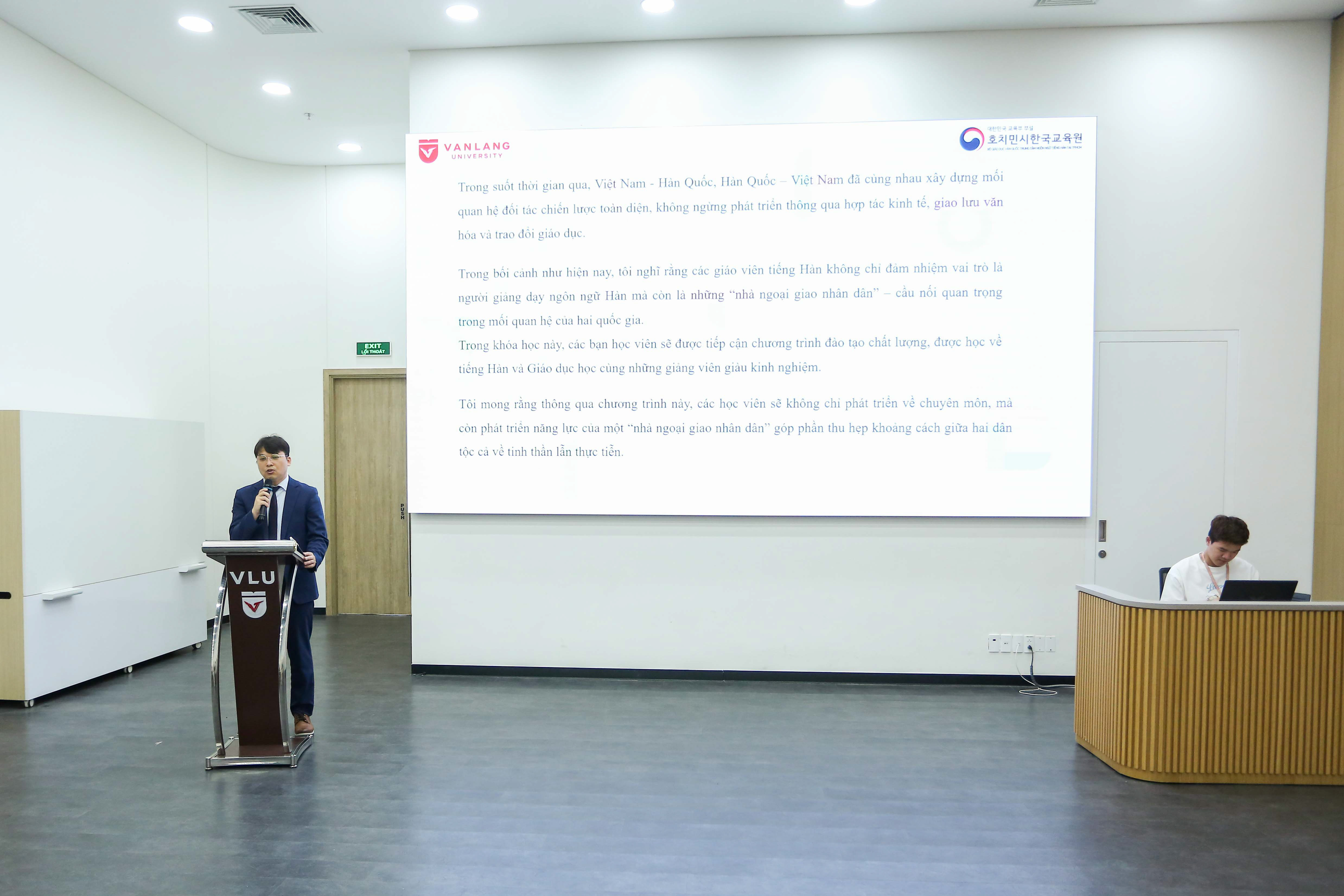 truong-dai-hoc-van-lang-tham-gia-dao-tao-giao-vien-tieng-han-theo-chuong-trinh-cua-bo-giao-duc-han-quoc-a.jpg