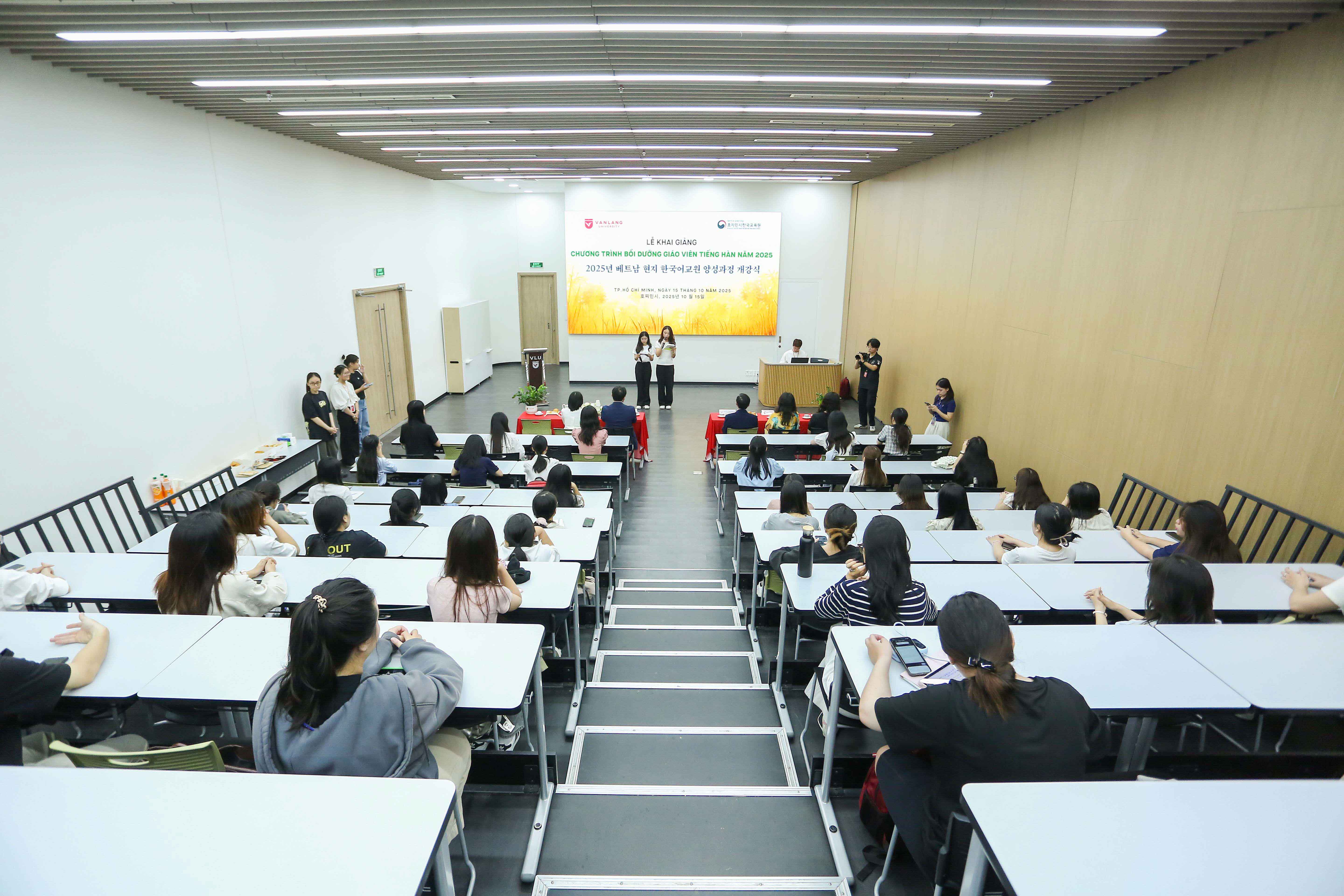 truong-dai-hoc-van-lang-tham-gia-dao-tao-giao-vien-tieng-han-theo-chuong-trinh-cua-bo-giao-duc-han-quoc-b.jpg