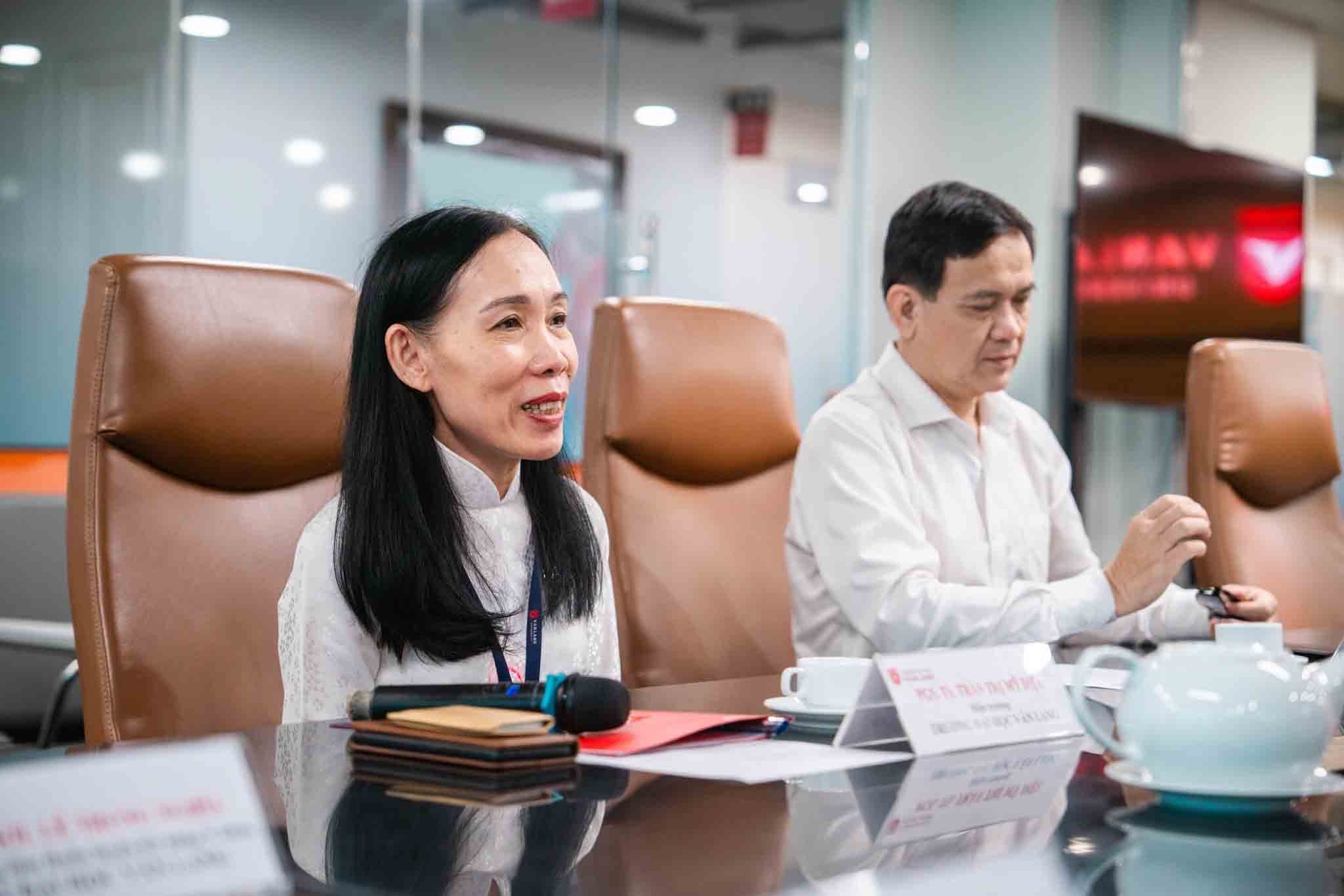 truong dai hoc van lang thoa thuan hop tac voi operation smile - huong toi cham soc suc khoe mien phi cho benh nhan di tat khe ho moi - vom mieng-a-2.jpg