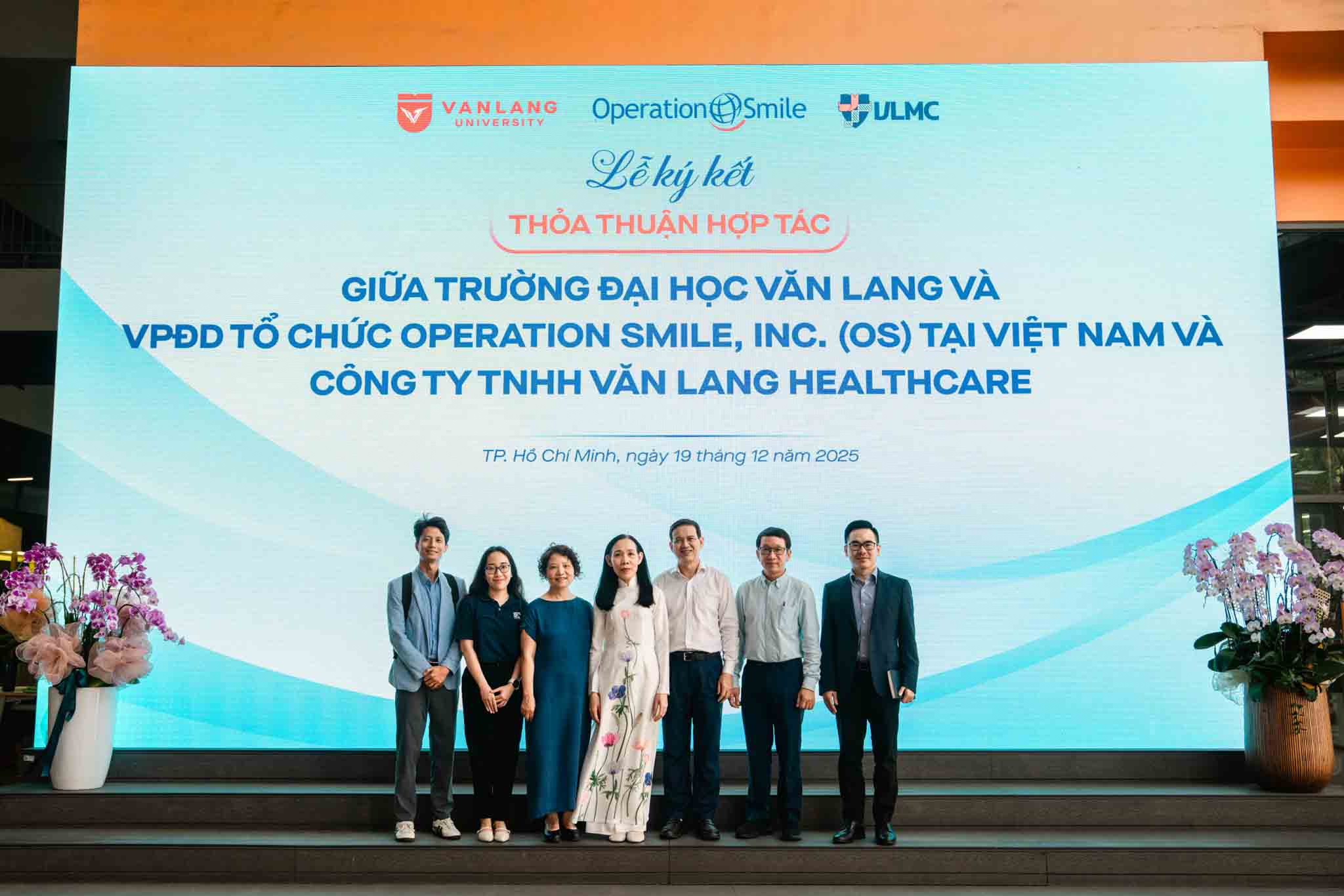 truong dai hoc van lang thoa thuan hop tac voi operation smile - huong toi cham soc suc khoe mien phi cho benh nhan di tat khe ho moi - vom mieng-c-2.jpg