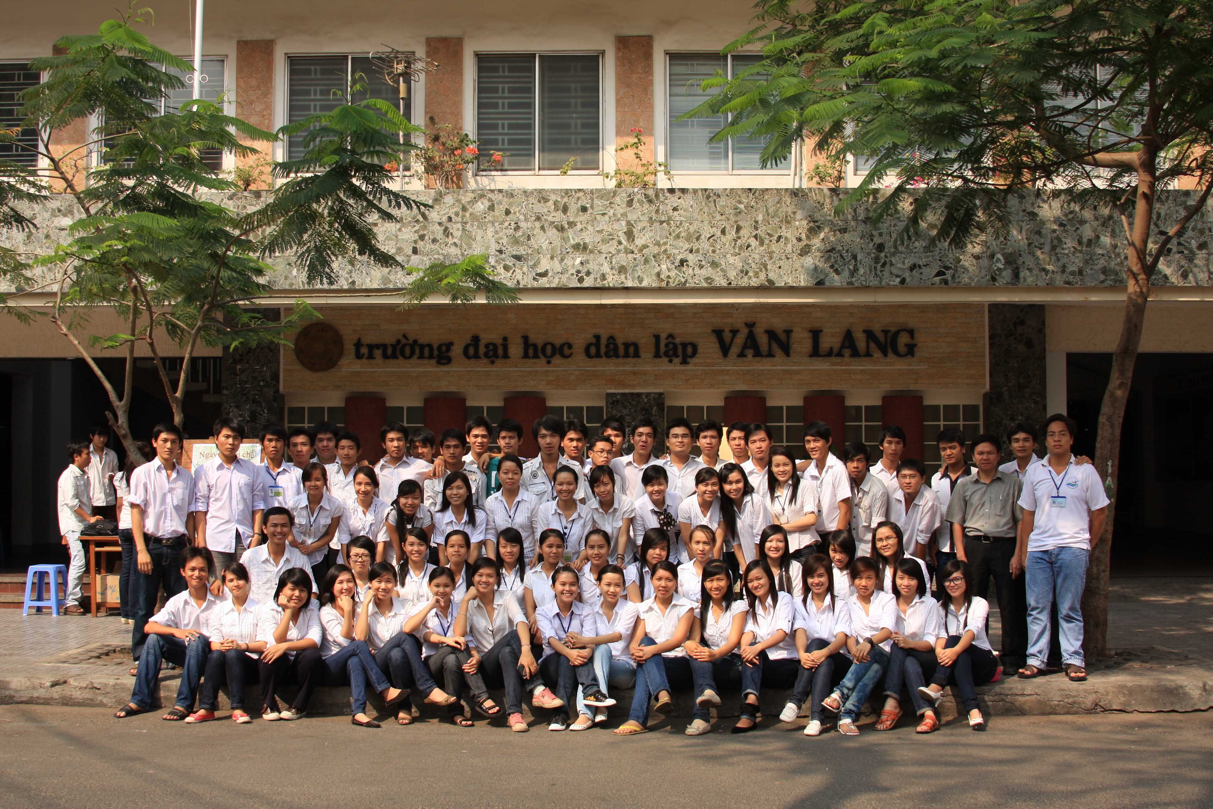 van-lang-30-nam-ky-uc-va-tam-tinh-ba-muoi-nam-hanh-trinh-cua-tam-huyet-va-niem-tin-a.jpg