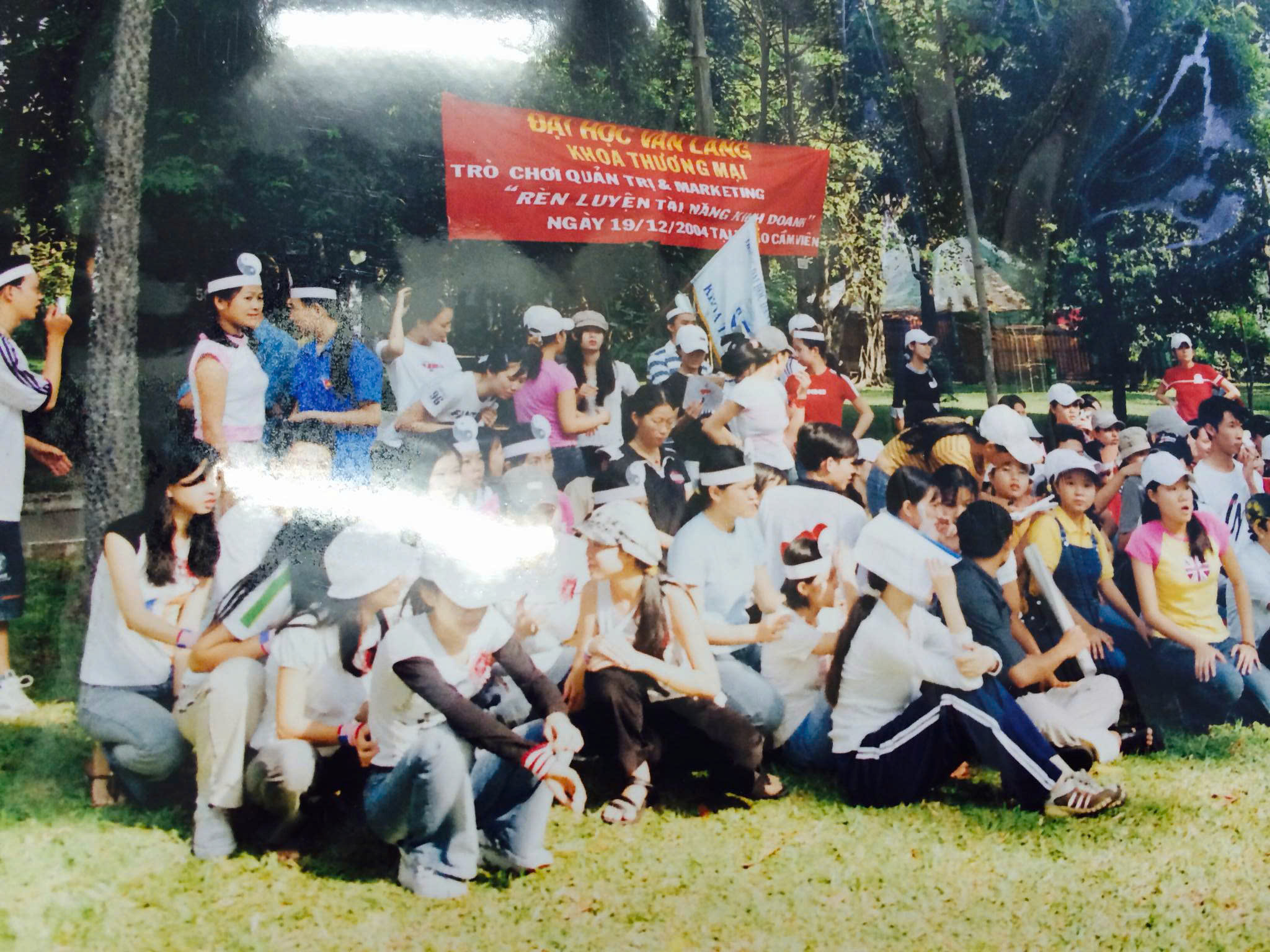 van-lang-30-nam-ky-uc-va-tam-tinh-ky-uc-30-nam-duoi-mai-nha-khoa-thuong-mai-1995-2025-d.jpg