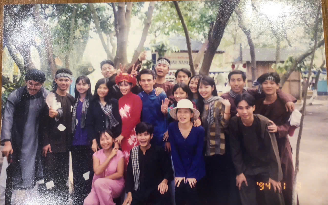 van-lang-30-nam-ky-uc-va-tam-tinh-ky-uc-30-nam-duoi-mai-nha-khoa-thuong-mai-1995-2025-g.jpg
