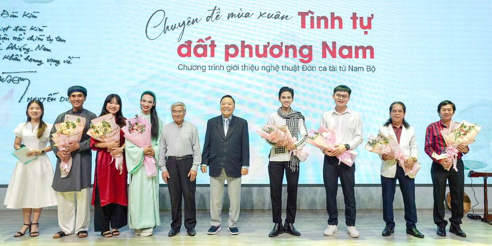 van-lang-30-nam-thay-tro-van-lang-tu-tre-lang-viet-nam-den-tam-voc-the-gioi-b.png