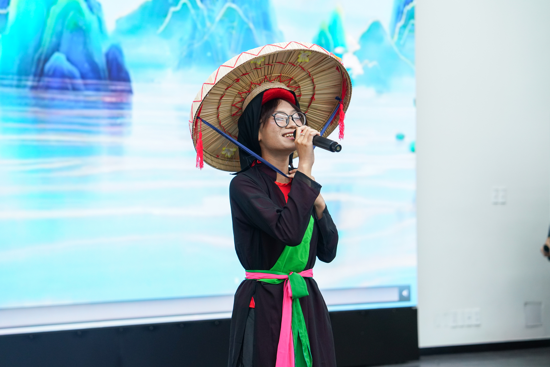 van-lang-chao-don-doan-sinh-vien-trao-doi-tu-vien-du-lich-trisakti-indonesia-khoi-dong-trai-he-2025-e.jpg