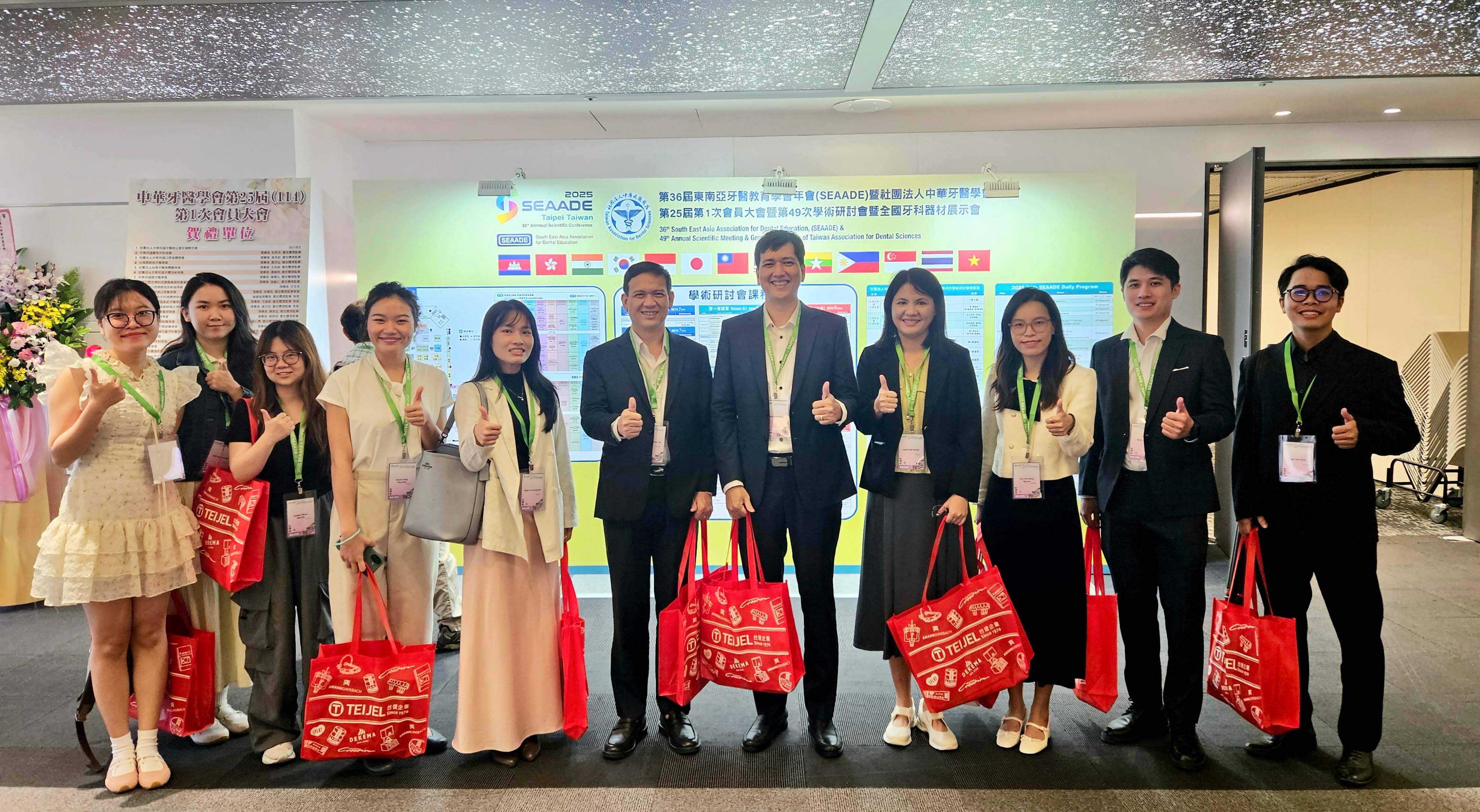 van-lang-ghi-dau-an-tai-hoi-nghi-seaade-2025-giang-vien-va-sinh-vien-cung-xuat-sac-gianh-giai-thuong-quoc-te-a.jpg