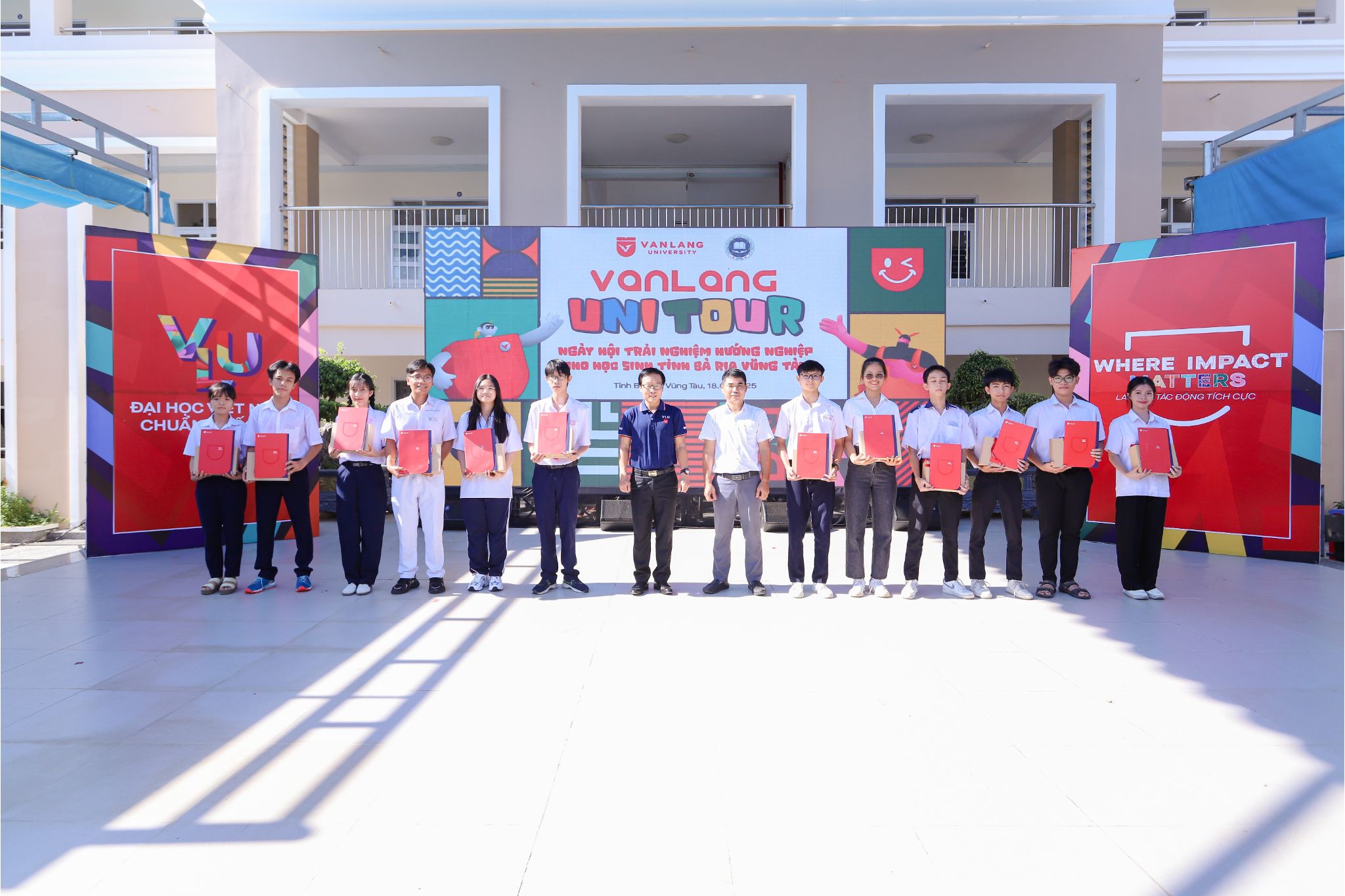 vanlang-unitour-2025-khep-lai-hanh-trinh-day-cam-hung-tai-tinh-ba-ria-vung-tau-c.jpg