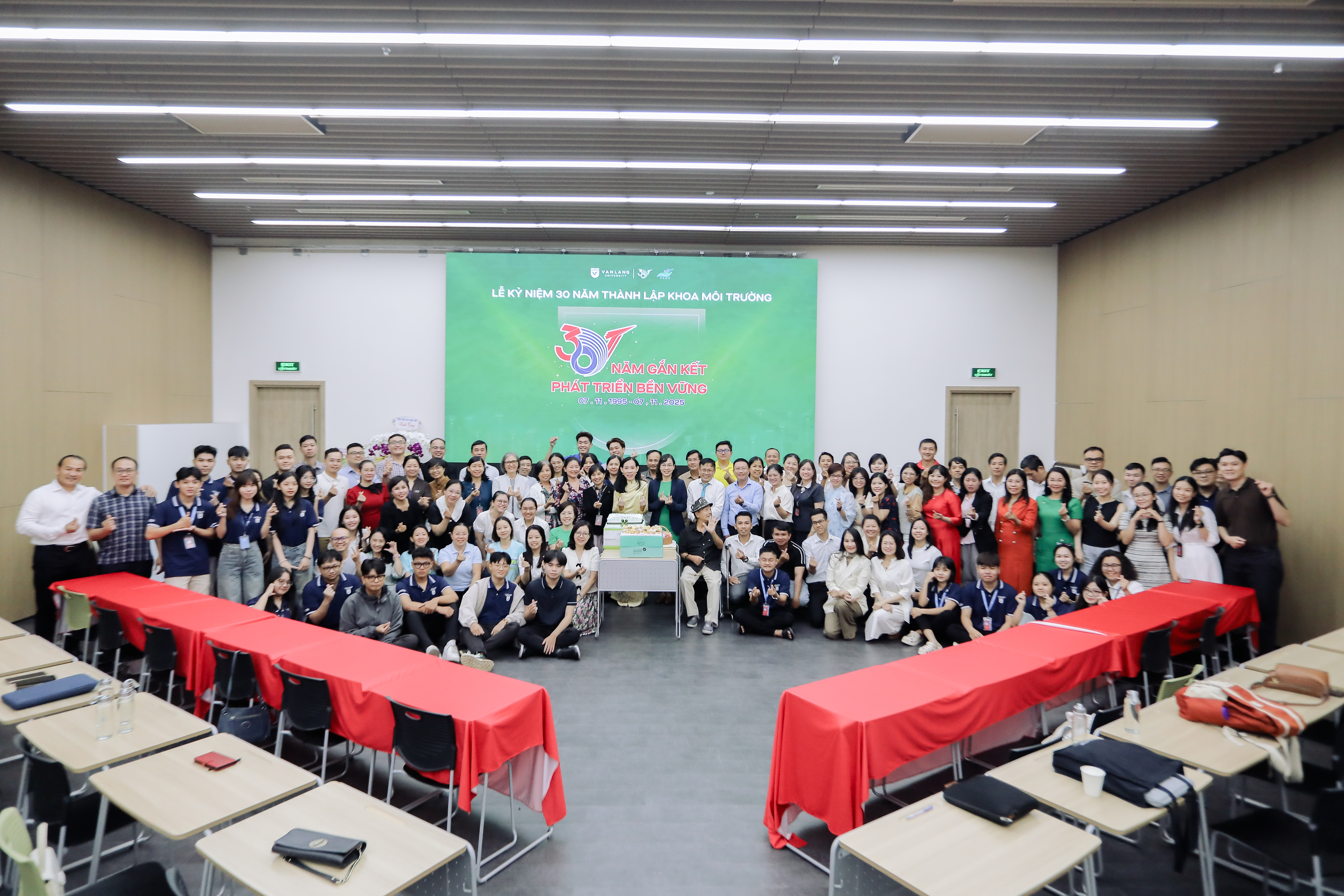 vlu-30-nam-le-ky-niem-30-nam-thanh-lap-khoa-moi-truong-hanh-trinh-gan-ket-va-phat-trien-ben-vung-e.jpg