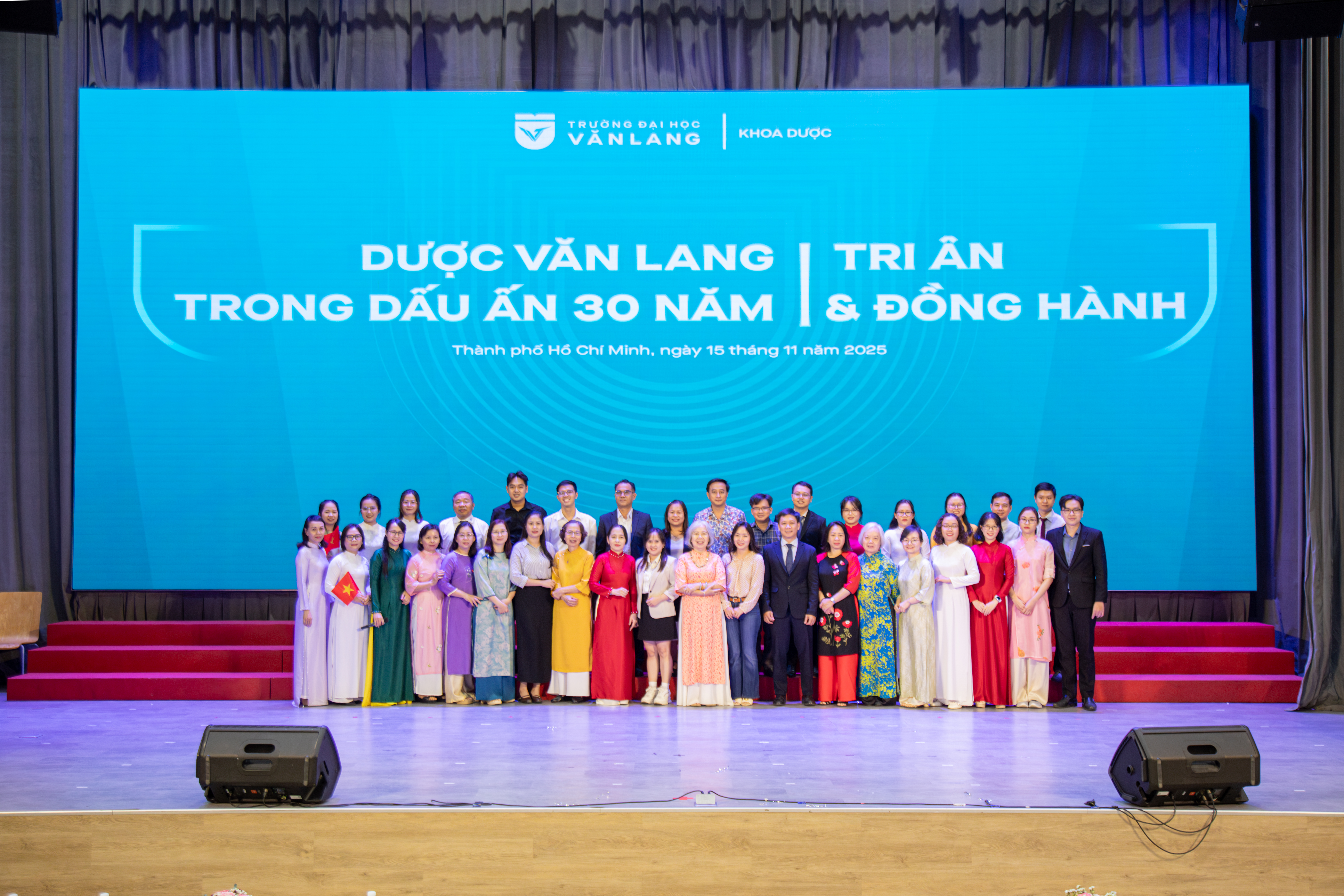 vlu-30-nam-van-lang-khoa-duoc-lan-toa-gia-tri-tri-an-va-dong-hanh-c.jpg