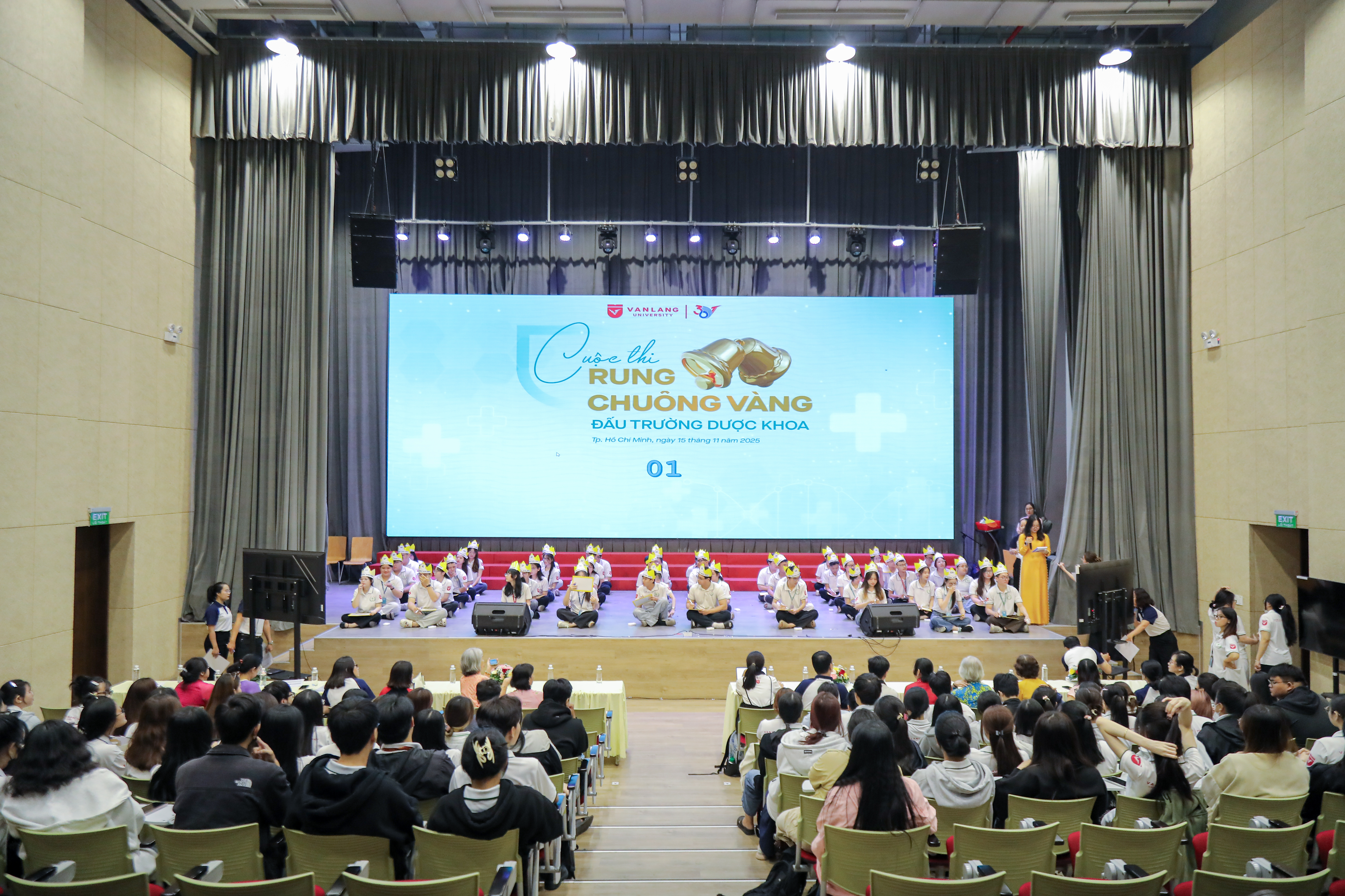 vlu-30-nam-van-lang-khoa-duoc-lan-toa-gia-tri-tri-an-va-dong-hanh-d.jpg