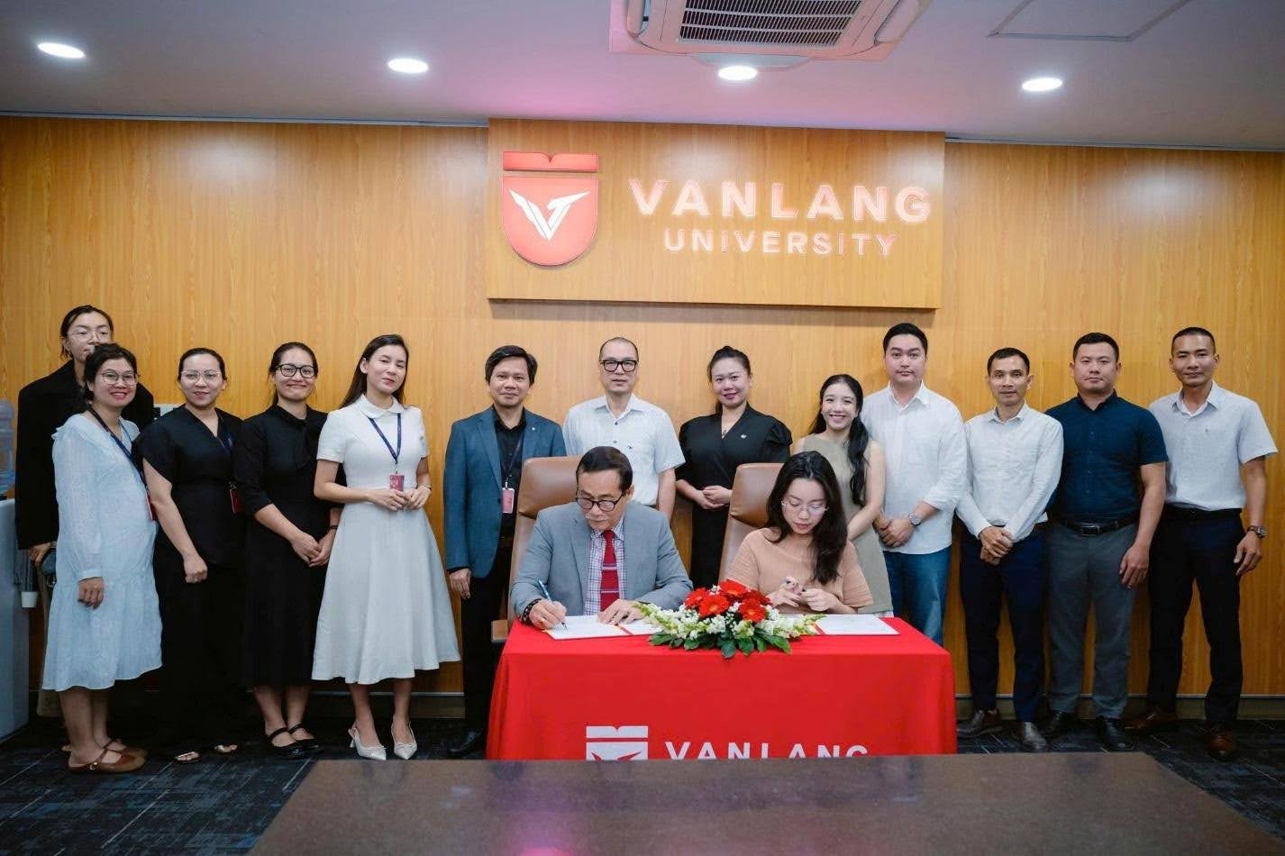 vlu-4-chuong-trinh-dao-tao-nganh-thiet-ke-noi-that-tu-chuyen-nghiep-den-thuc-te.jpg