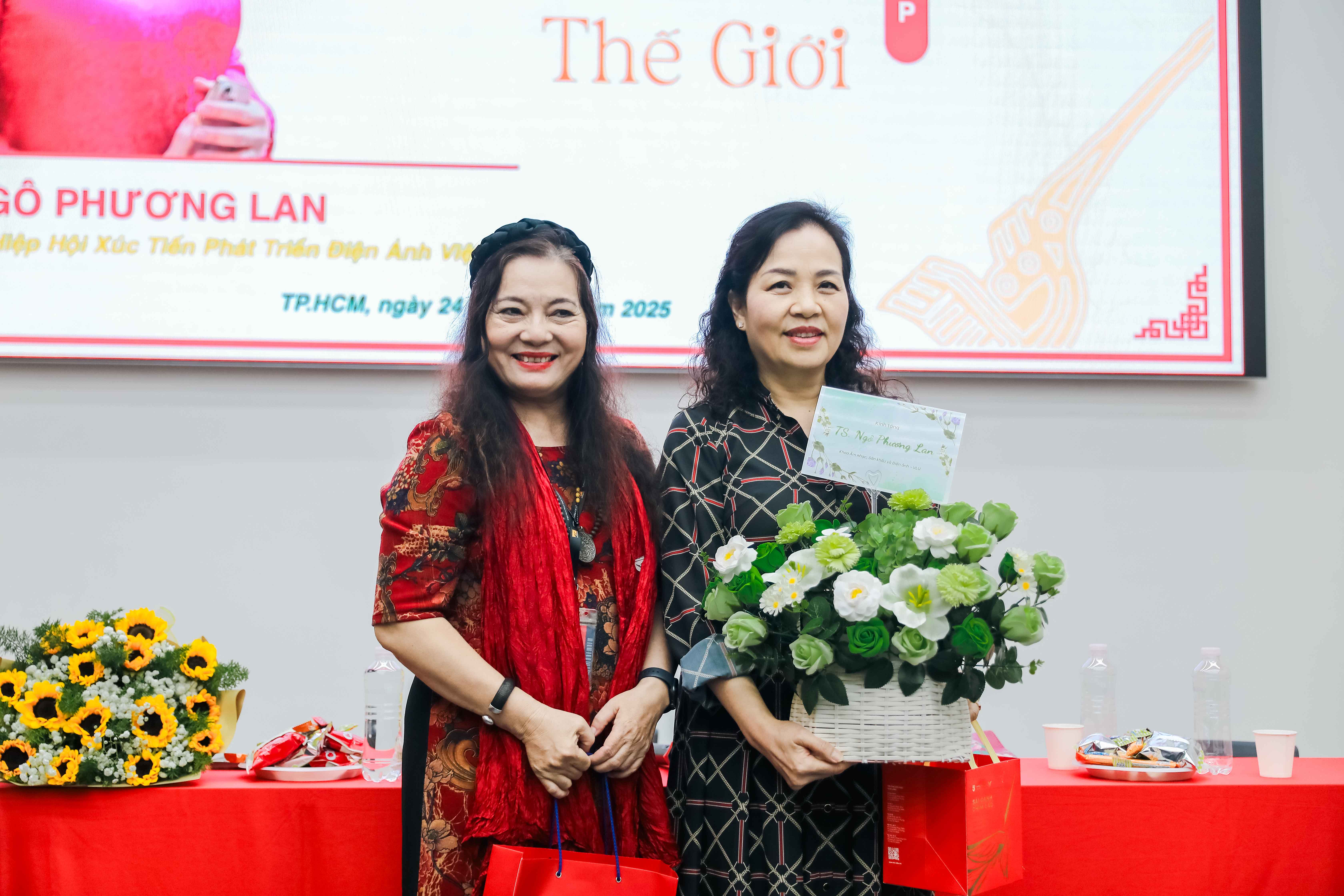 vlu-Chu-tich-Hiep-hoi-Xuc-tien-Phat-trien-Dien-anh-Viet-Nam-truyen-cam-hung-cho-sinh-vien-Van-Lang-ve-hanh-trinh-dua-phim-Viet-ra-the-gioi-c.jpg