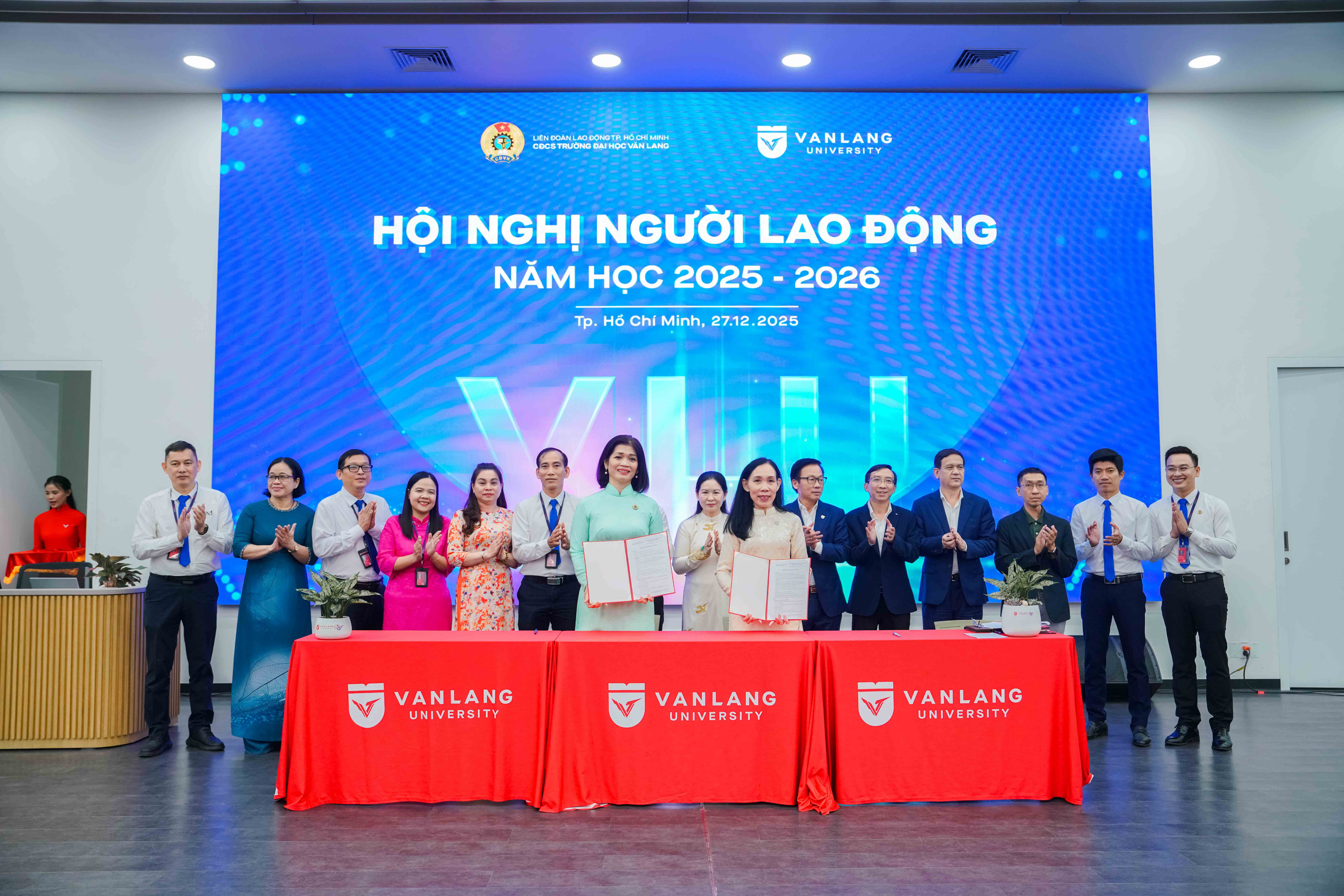 vlu-Hoi-nghi-Nguoi-lao-dong-Truong-Dai-hoc-Van-Lang-nam-hoc-2025-2026-Dong-long-xay-dung-van-hoa-to-chuc-tren-nen-tang-ton-trong-con-nguoi-f.jpg