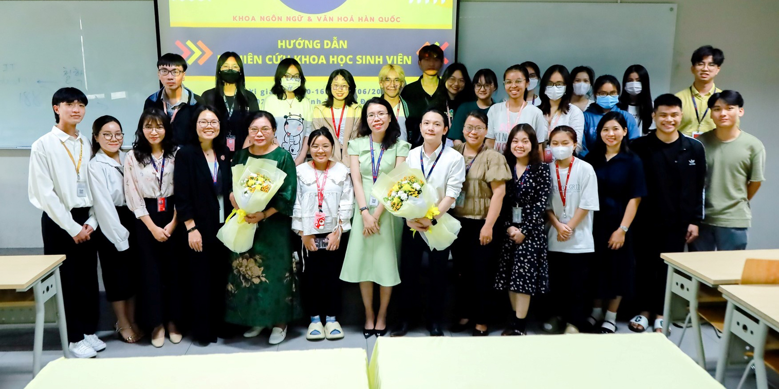 vlu-Khoa-Ngon-ngu-_-Van-hoa-Han-Quoc-to-chuc-workshop-chuyen-de-Huong-dan-sinh-vien-nghien-cuu-khoa-hoc-A(1).jpg