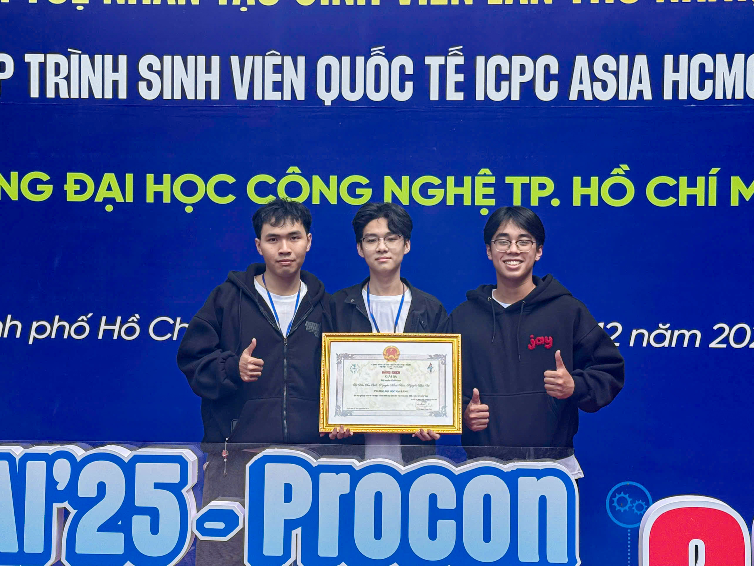 vlu-Sinh-vien-Cong-nghe-Thong-tin-Van-Lang-ghi-dau-tai-Olympic-Tri-tue-Nhan-tao-Sinh-vien-Viet-Nam-OLPAI’25-b.jpg