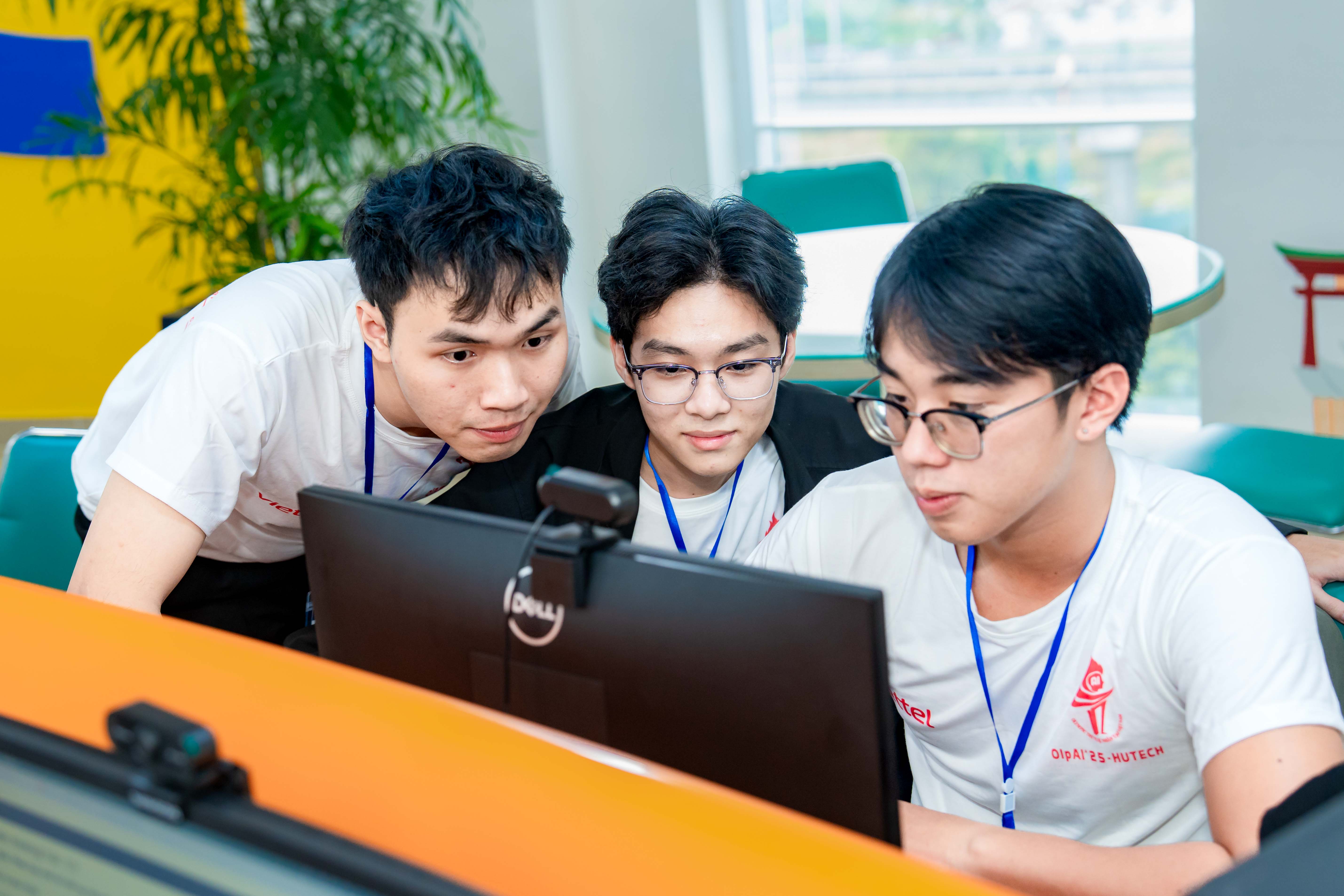 vlu-Sinh-vien-Cong-nghe-Thong-tin-Van-Lang-ghi-dau-tai-Olympic-Tri-tue-Nhan-tao-Sinh-vien-Viet-Nam-OLPAI’25-c.jpg