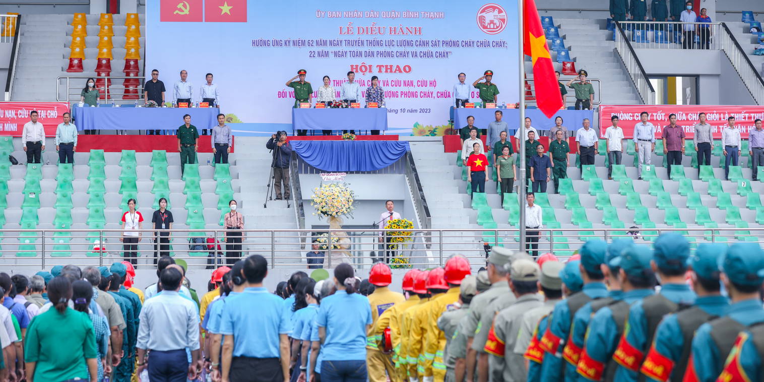 vlu-Truong-Dai-hoc-Van-Lang-tham-du-Le-dieu-hanh-va-Hoi-thao-Ky-thuat-Chua-chay-Cuu-nan-Cuu-ho-Quan-Binh-Thanh-a.jpg