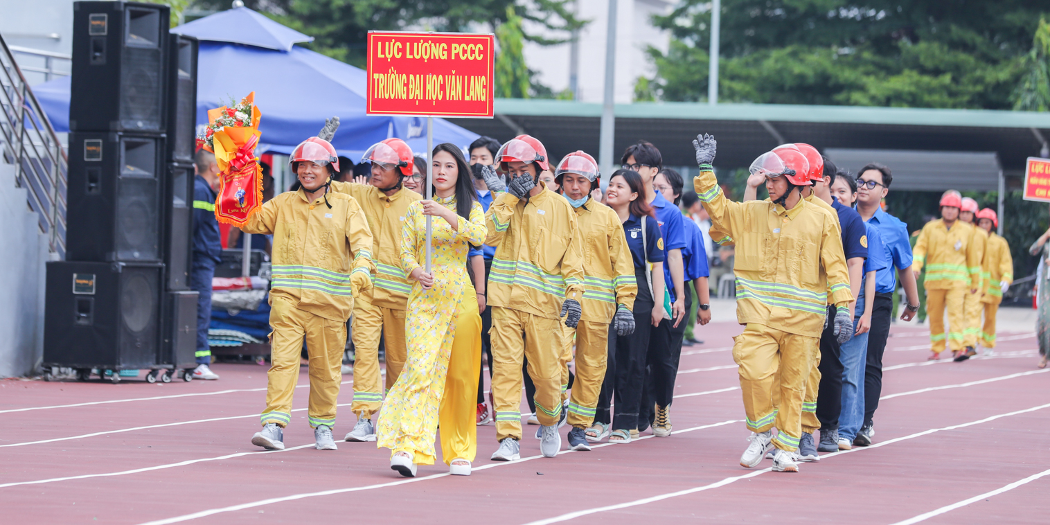 vlu-Truong-Dai-hoc-Van-Lang-tham-du-Le-dieu-hanh-va-Hoi-thao-Ky-thuat-Chua-chay-Cuu-nan-Cuu-ho-Quan-Binh-Thanh-c.jpg