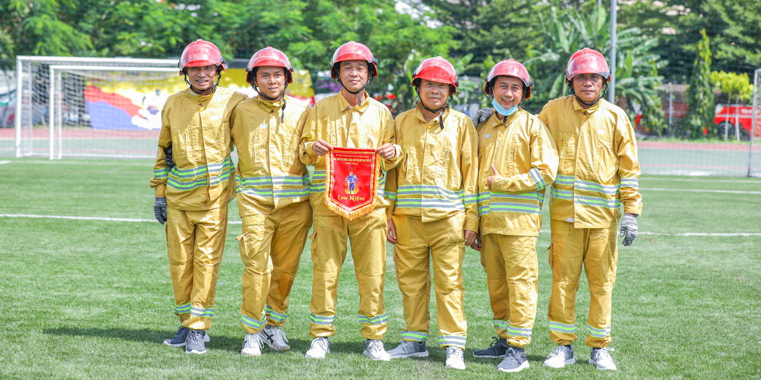 vlu-Truong-Dai-hoc-Van-Lang-tham-du-Le-dieu-hanh-va-Hoi-thao-Ky-thuat-Chua-chay-Cuu-nan-Cuu-ho-Quan-Binh-Thanh-e.jpg