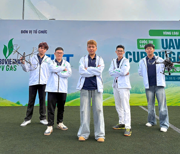 vlu-VANLANGUAV-Dai-dien-Truong-Dai-hoc-Van-Lang-dat-Giai-Khuyen-khich-tai-Cuoc-thi-Sang-tao-UAV-2025-Cup-PV-GAS-a.png
